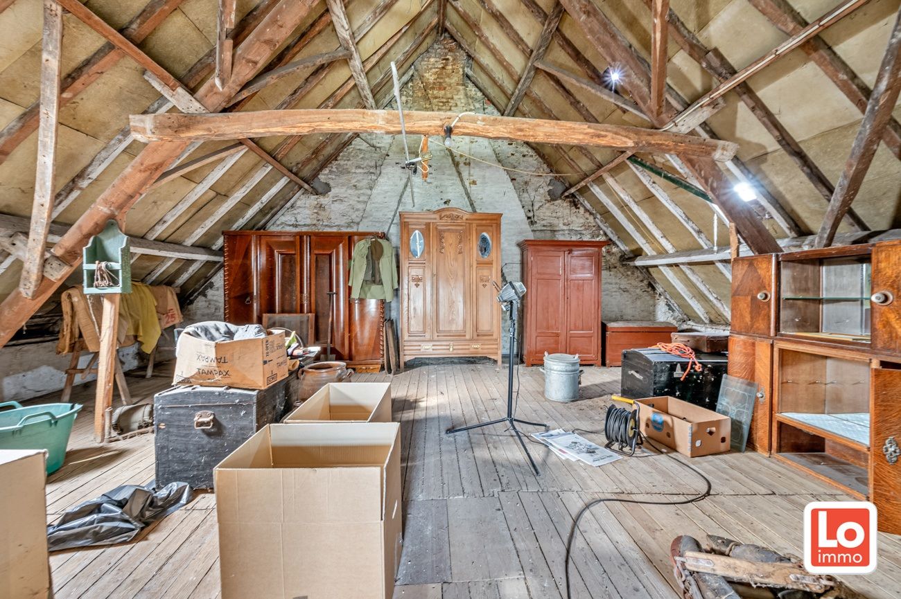 Landelijk gelegen halfopen woning met verschillende stallingen op groot perceel grond met open zicht in Zeveneken! foto 18
