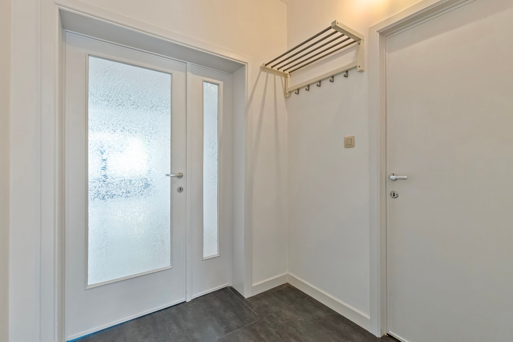 Instapklaar 1-slaapkamerappartement met ruime tuin. foto 4