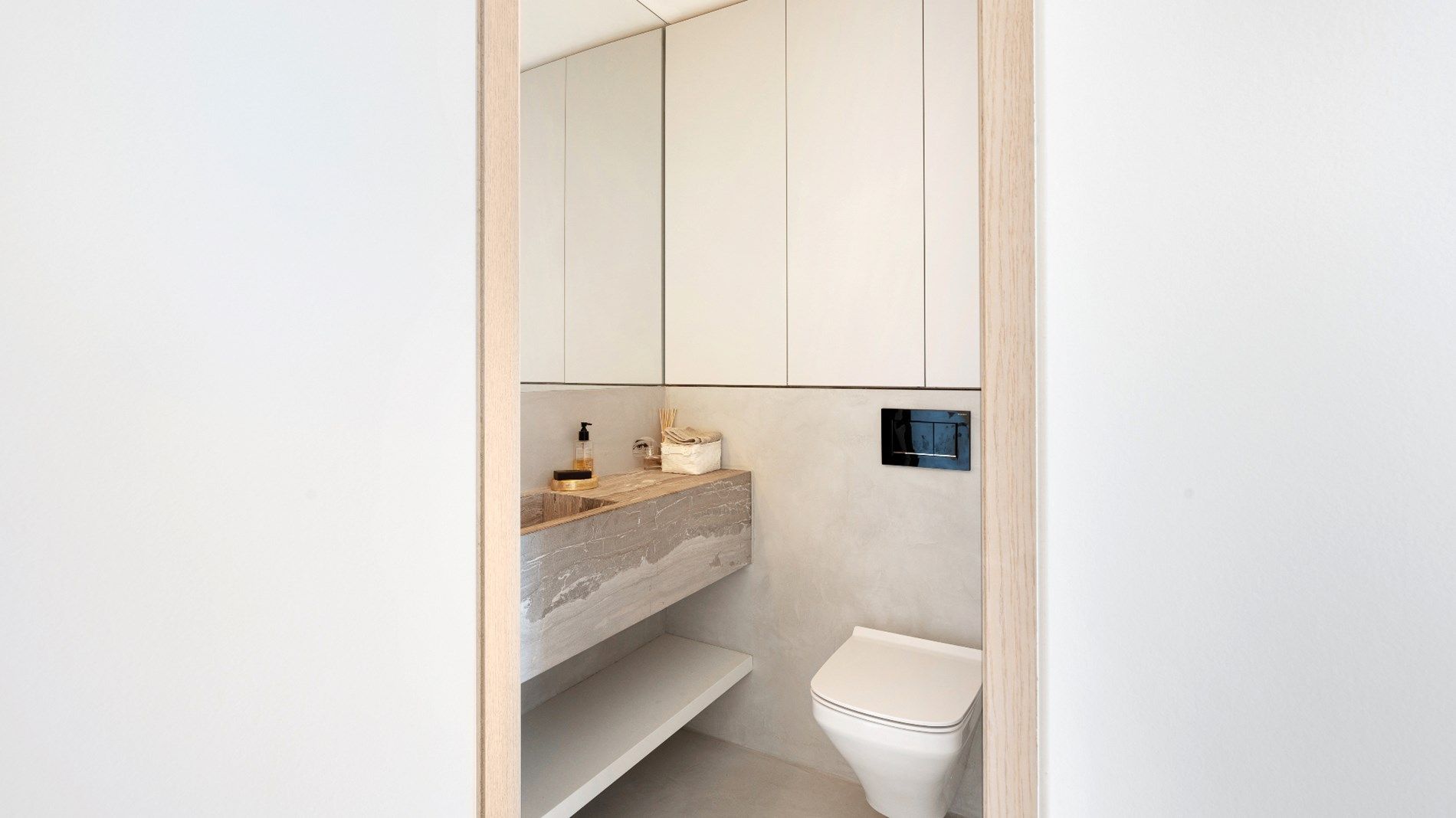 Luxueus vernieuwd appartement op de Zeedijk vlakbij het Rubensplein te Albertplage. Garage te koop foto 23