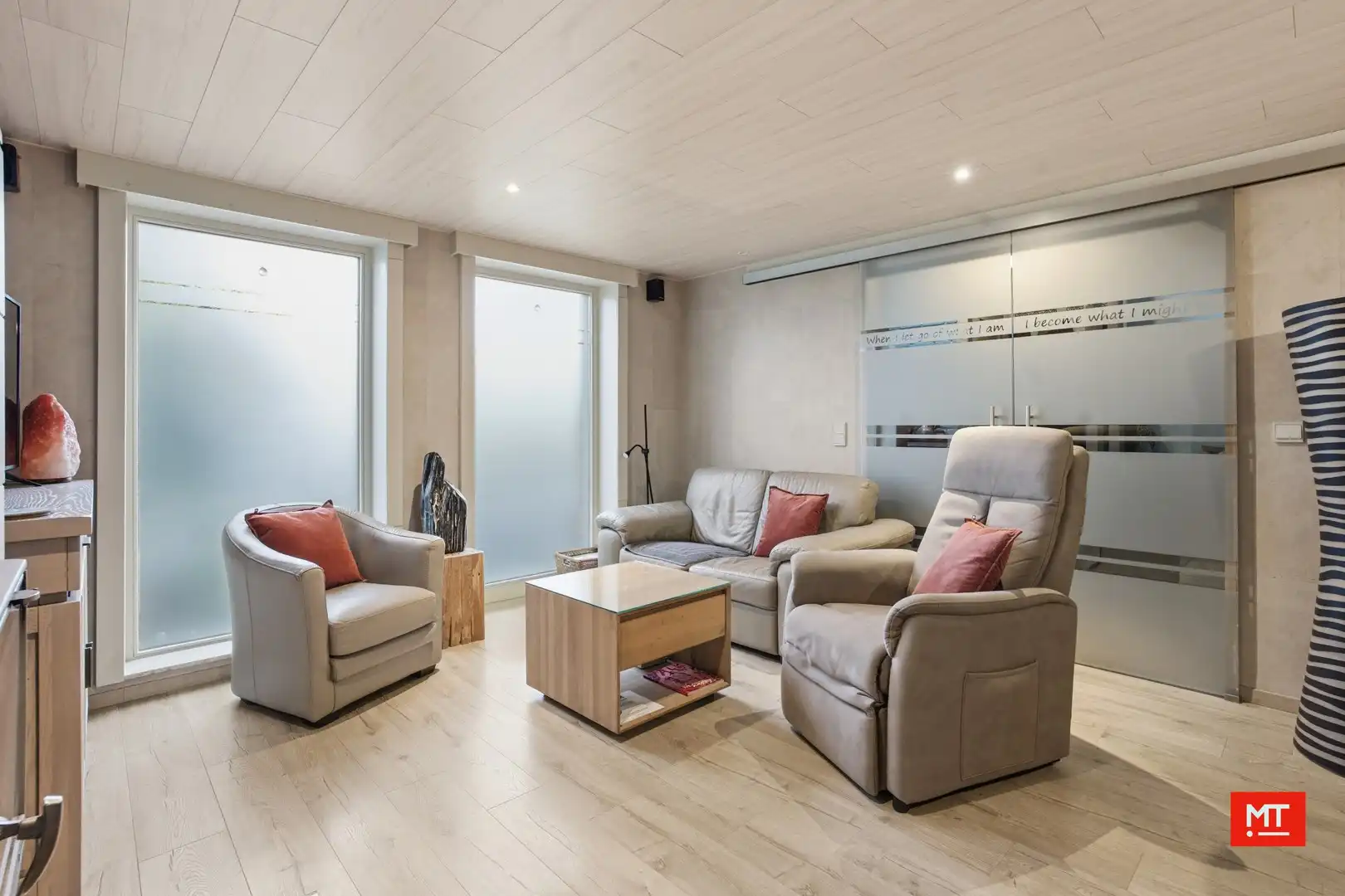 Charmante halfopen woning op een landelijke locatie in Gullegem foto 4