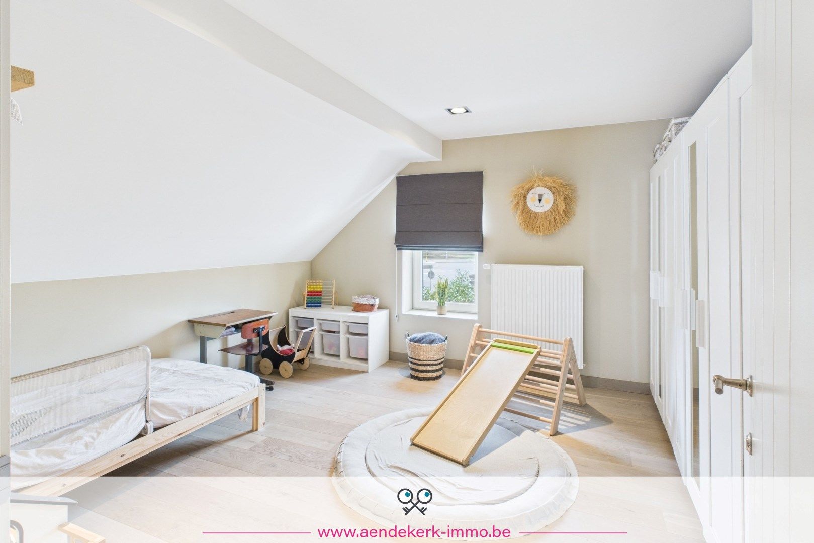Instapklare, gerenoveerde, gezinswoning met 3 slaapkamers, tuin en zonnepanelen foto 27