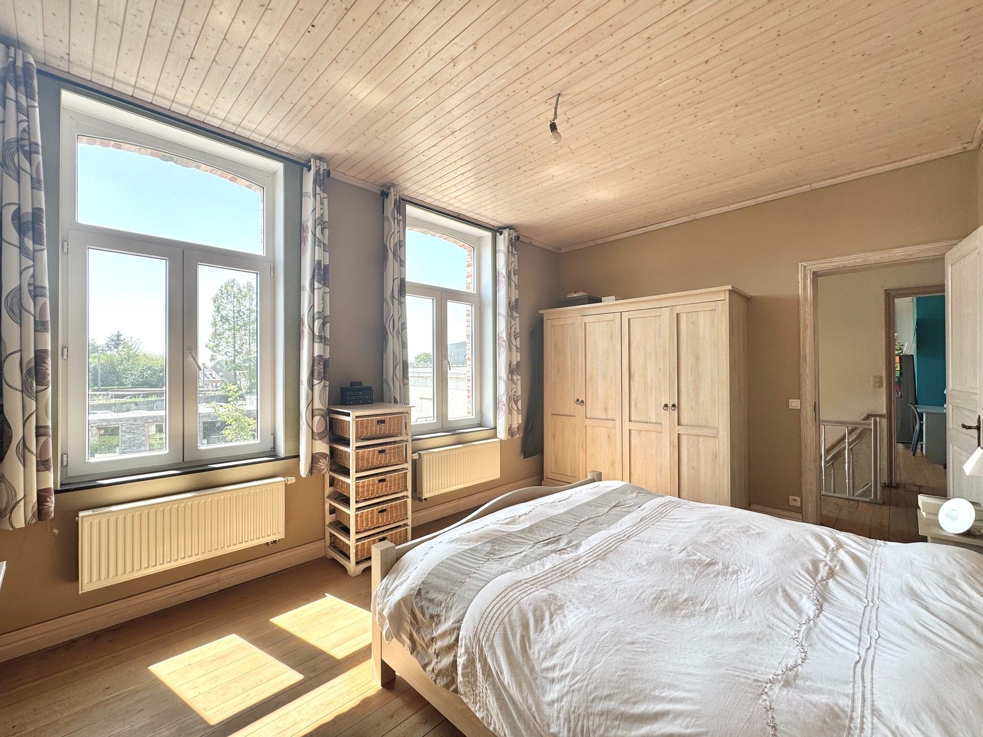 GERENOVEERDE WONING MET 6 KAMERS EN PRAKTIJKRUIMTE/ BUREAU foto 33