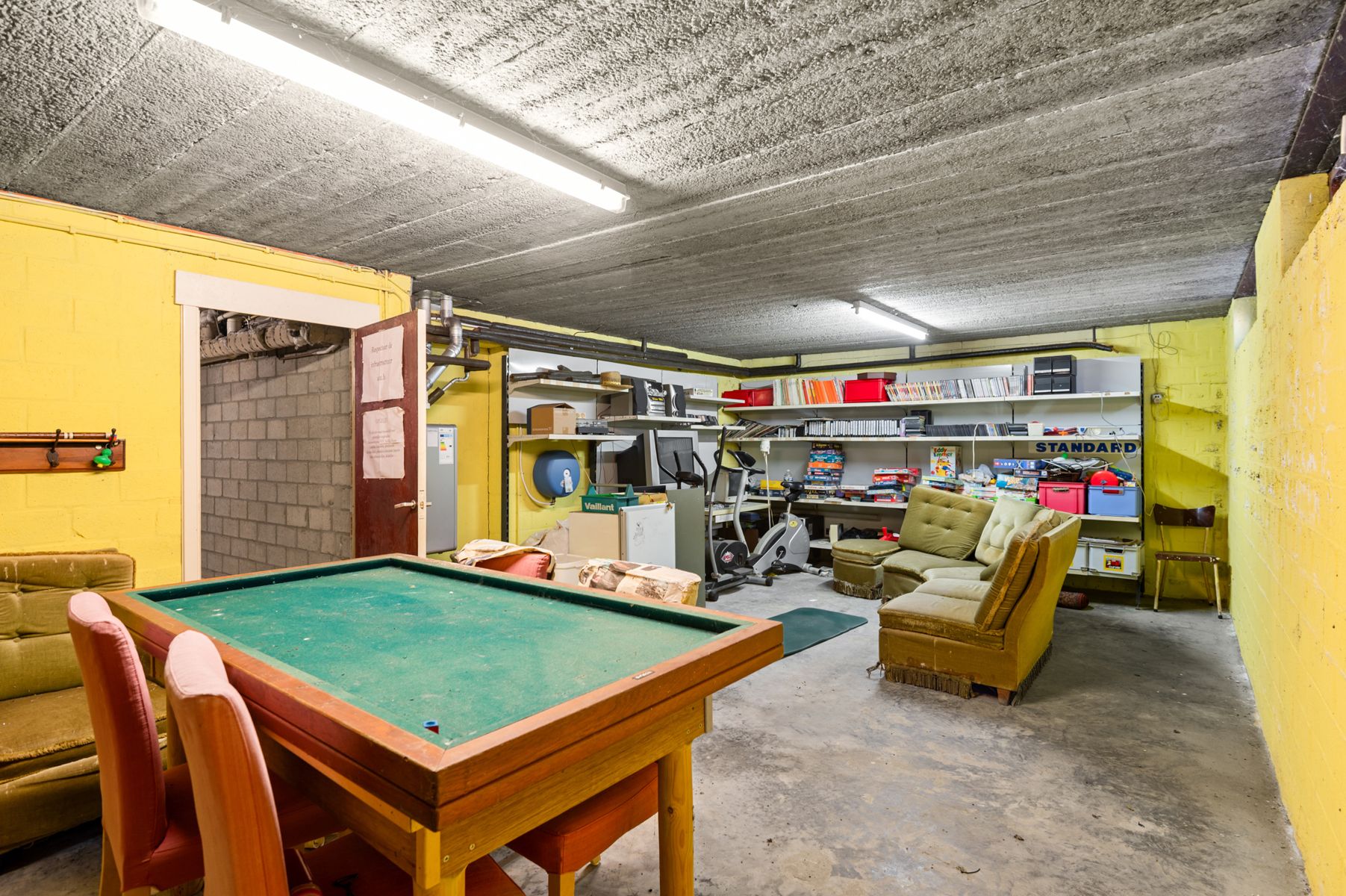 Ruime gezinswoning met bijgebouw en tuin op 694m2 grond foto 8