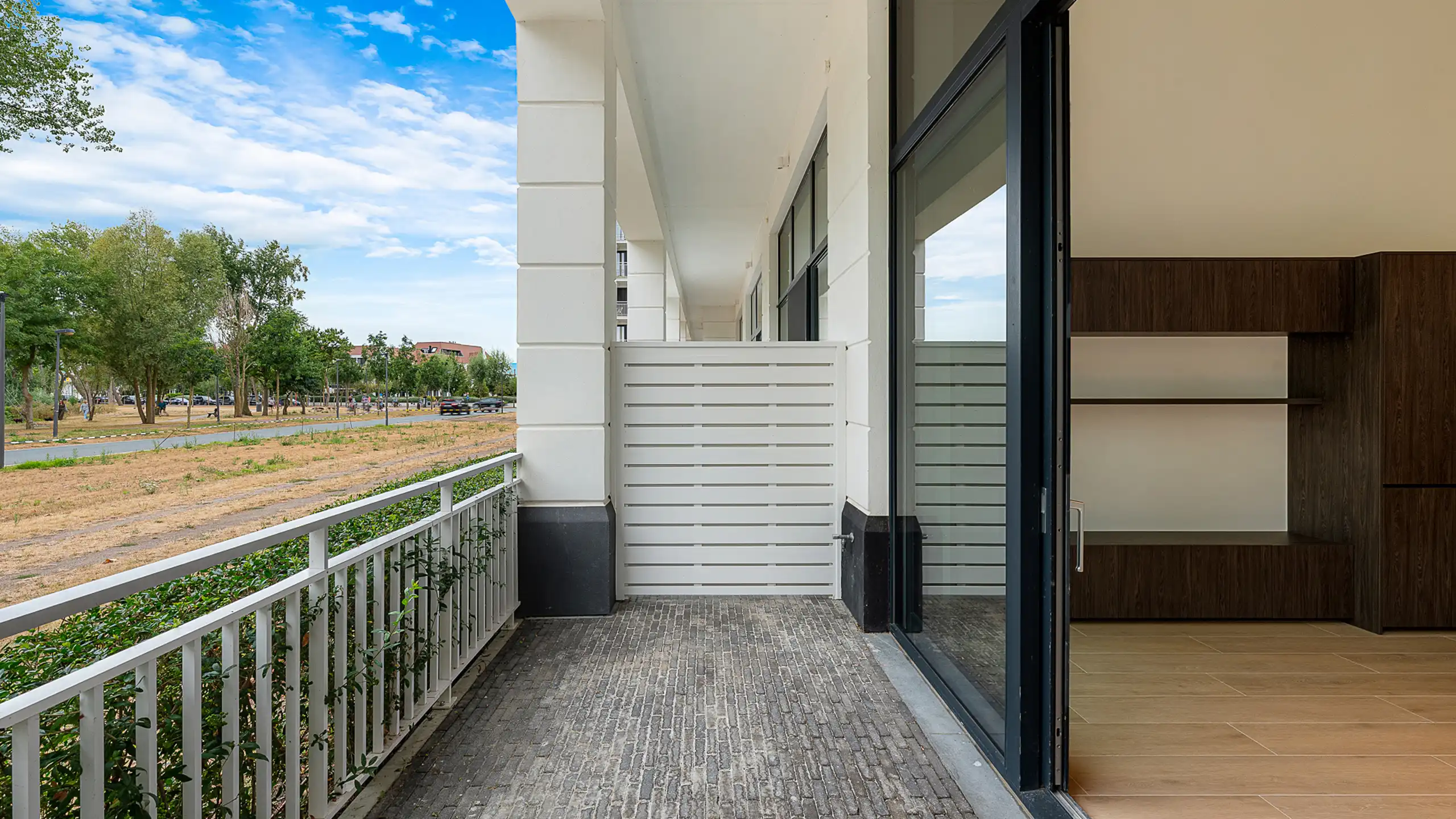 Nieuwbouwappartement met prachtig zicht op Lakeside  foto 9