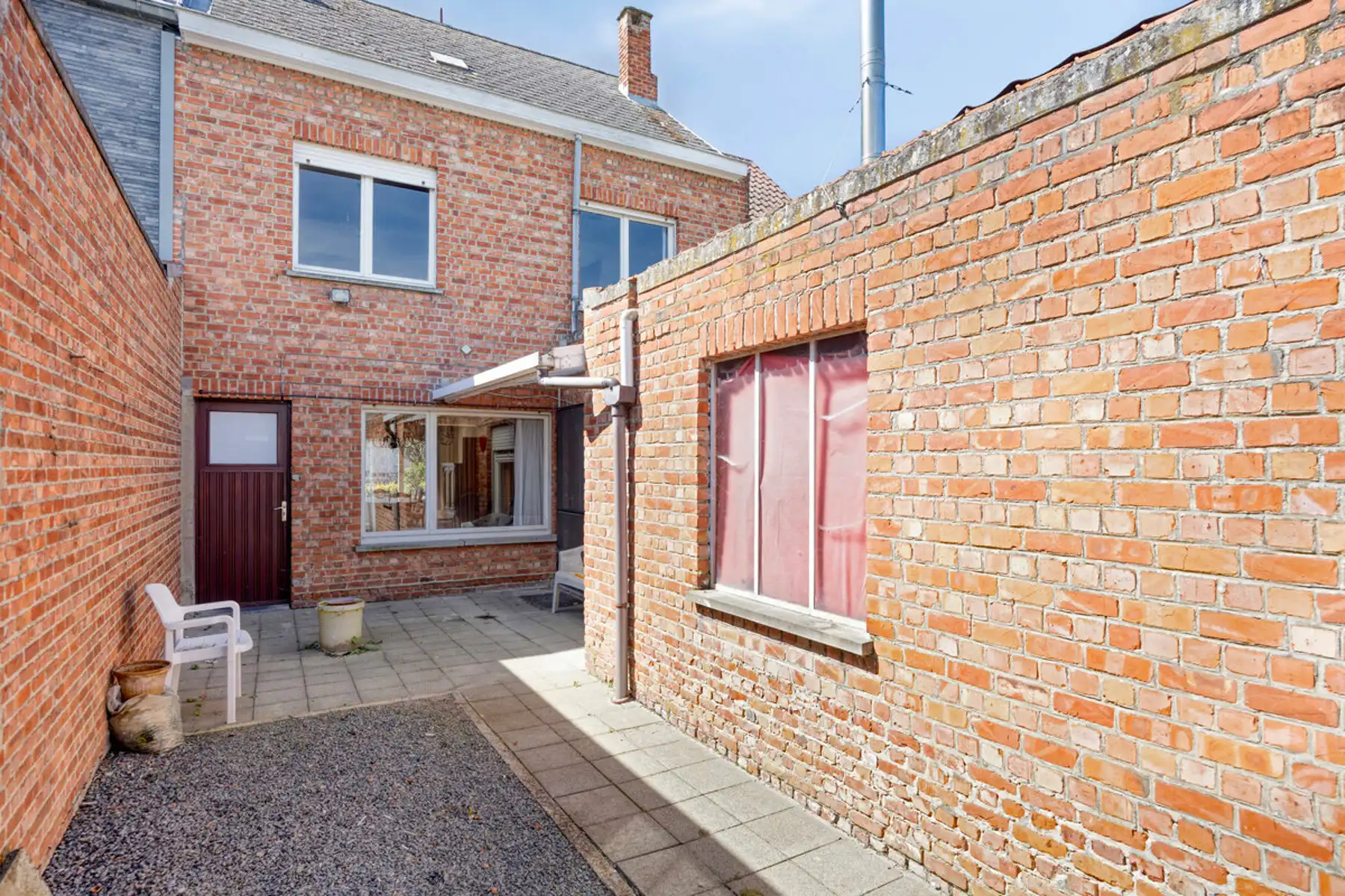 IN OPTIE - Solide te renoveren burgerwoning mét doorgang in Opstal foto 25