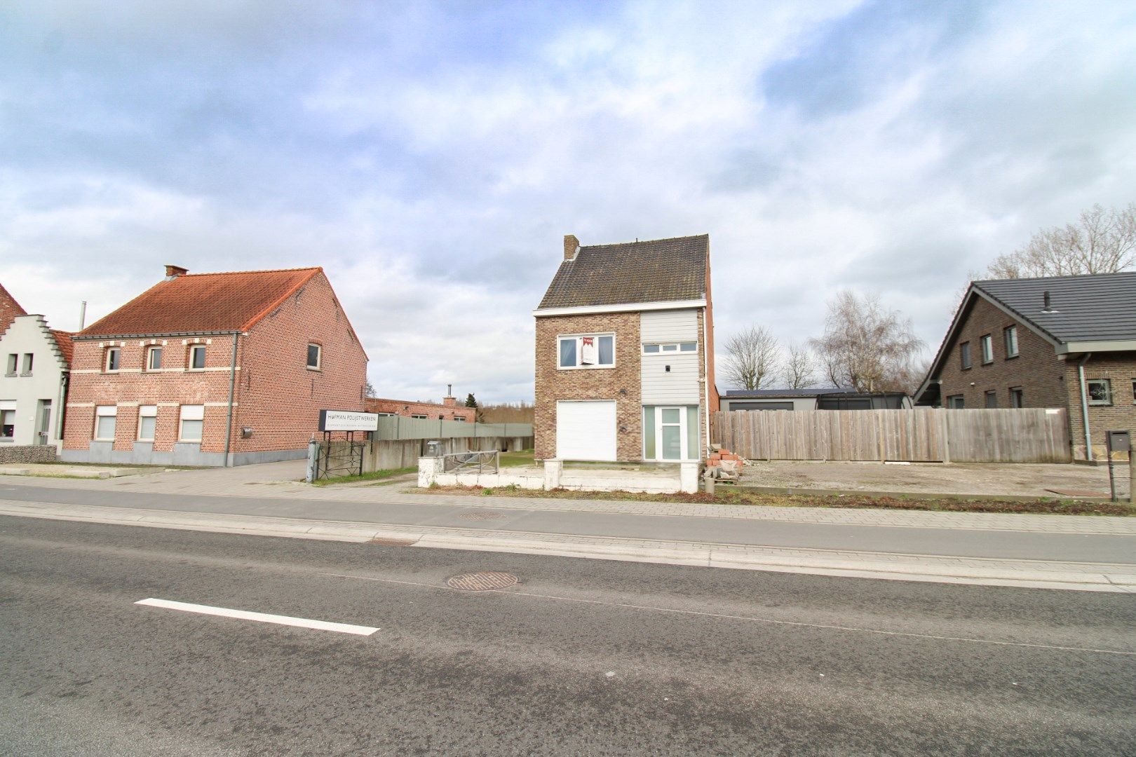 Stijlvolle instapklare halfopen bebouwing te koop in Hamme! foto 2