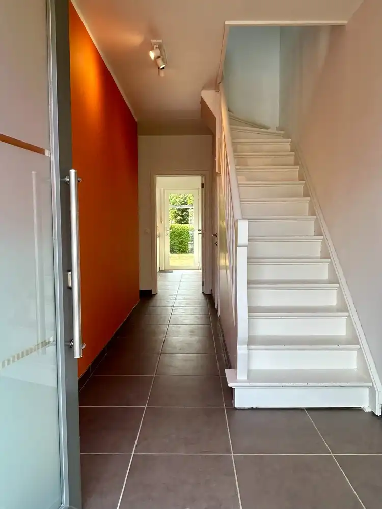 Instapklare halfopen woning op toplocatie in de gegeerde Spaanse Kroonwijk foto 3