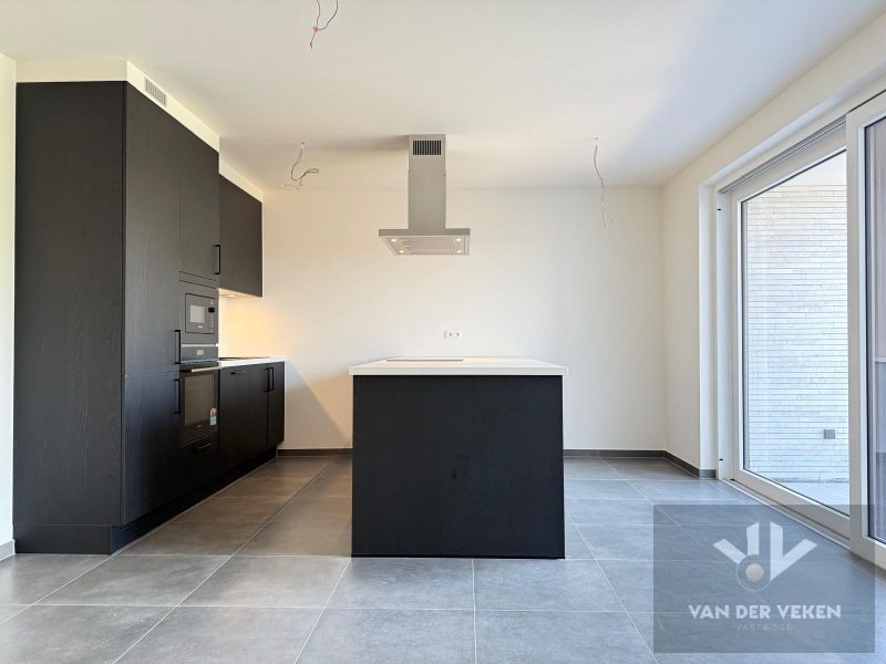 HYPERMODERN BEN-NIEUWBOUWAPP MET 2 SLPK EN RUIM TERRAS foto {{pictureIndex}}