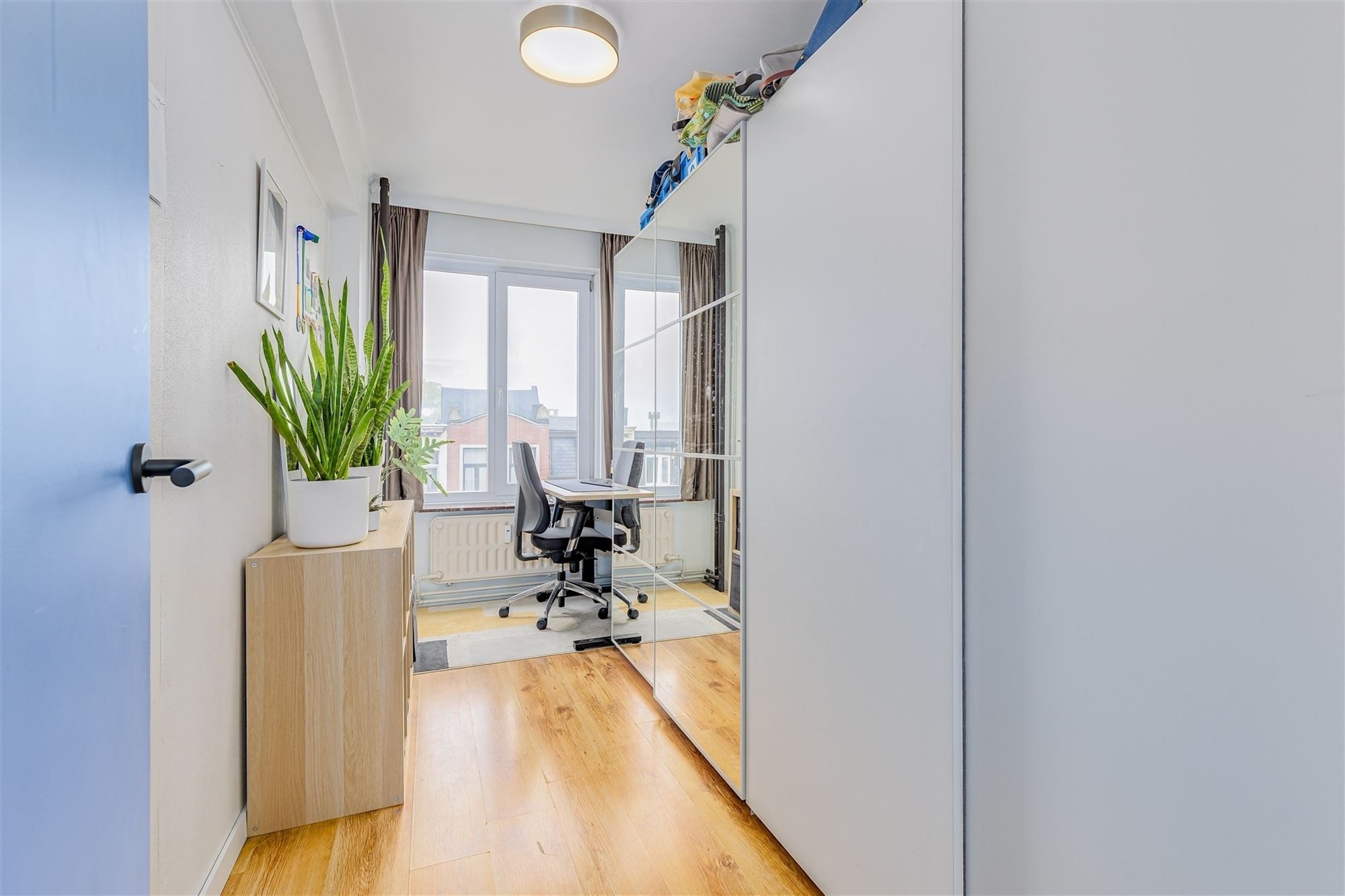 Instapklaar appt met zonovergoten living en 2 slk foto 10