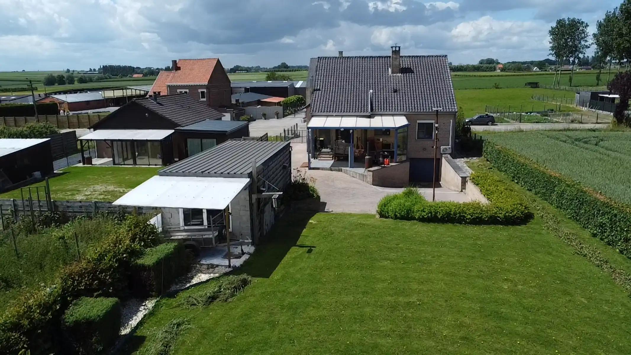 OB op een toplocatie met mooie tuin en 4 slaapkamers foto 3