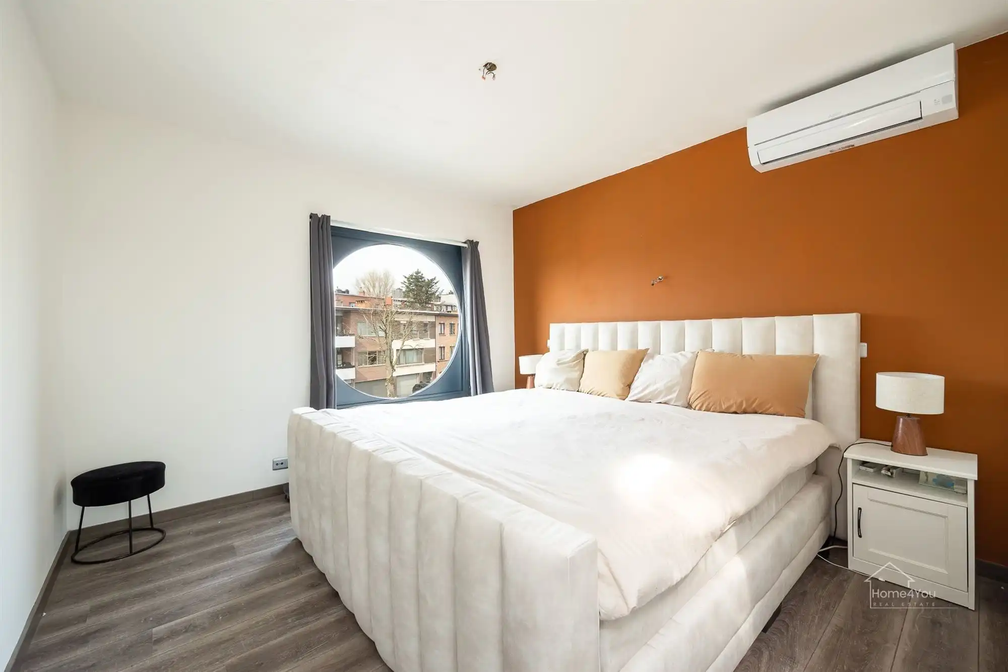 Gerenoveerd duplexappartement met privé-ingang en terras foto 12