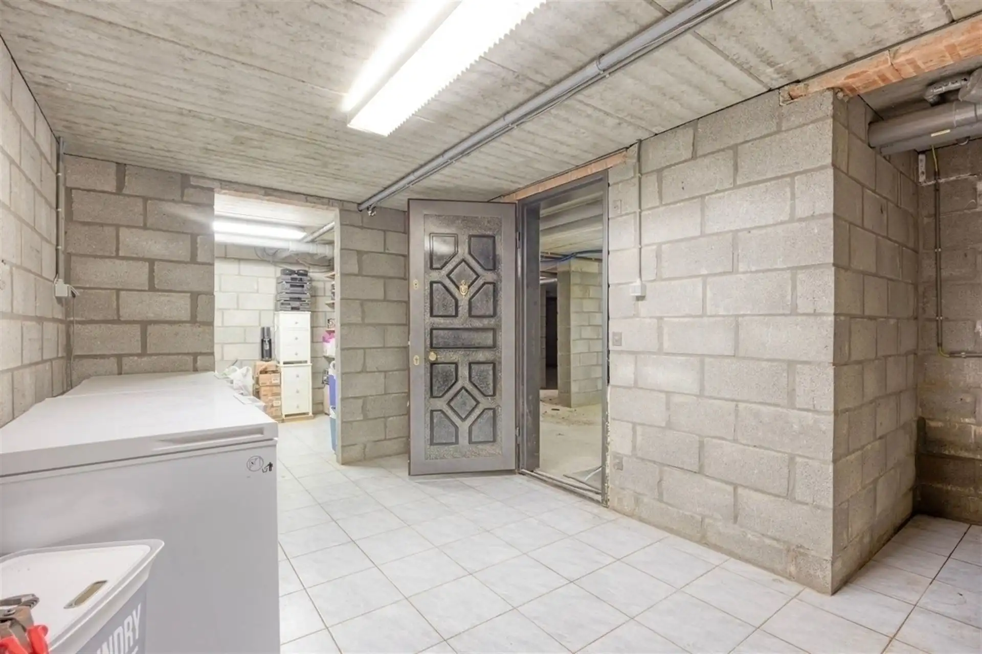 Instapklare villa met zwembad. Landelijke ligging in Leut. foto 30