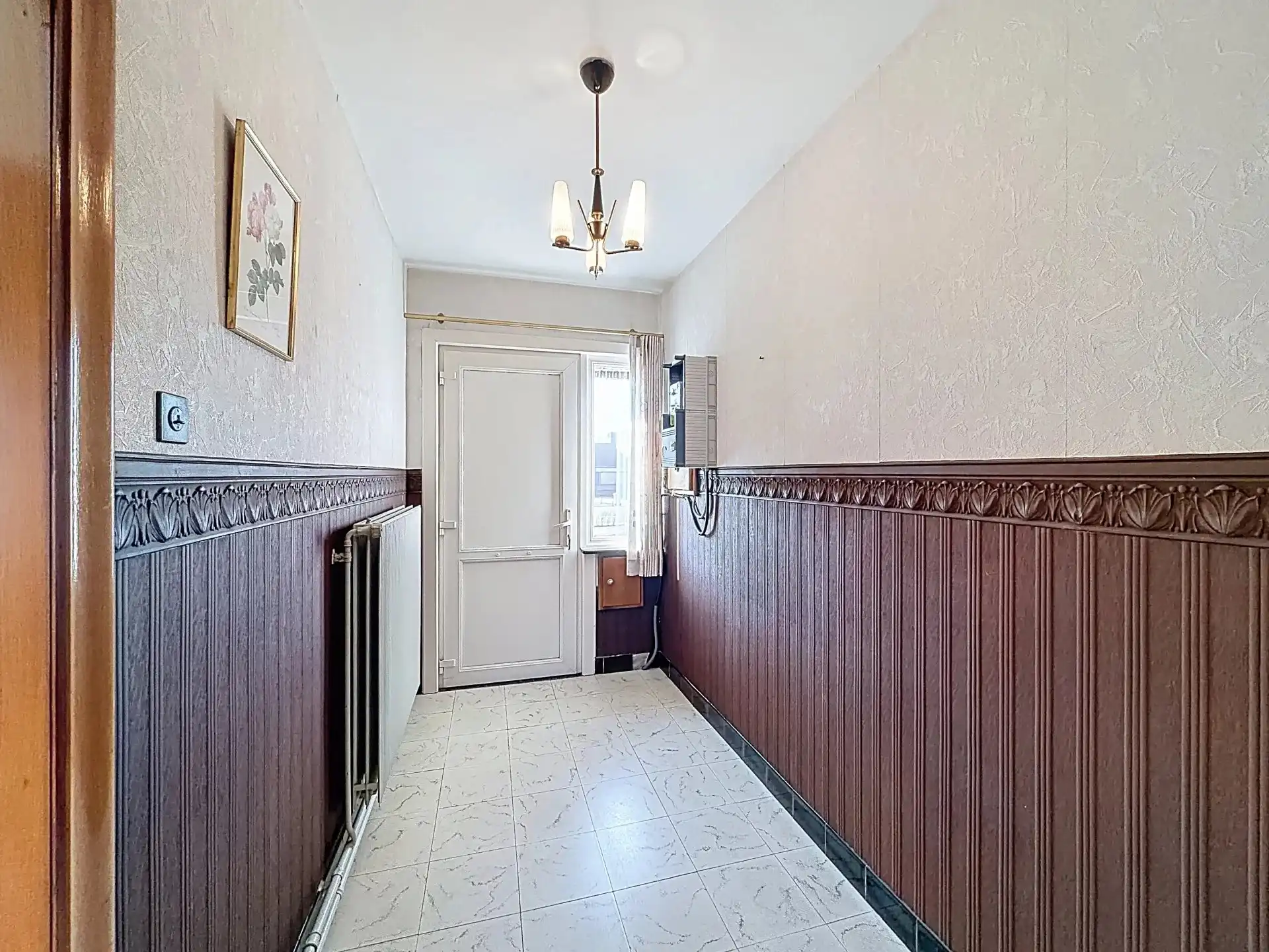 Halfopen bebouwing met 3 slaapkamers en een ruime tuin. foto 2