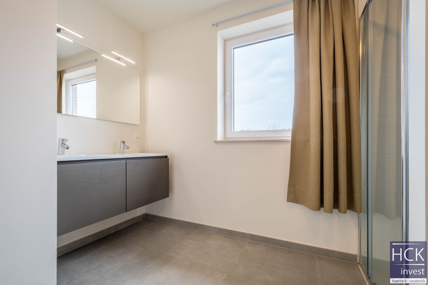 KRUISHOUTEM - INSTAPKLAAR appartement met 2 slpk + RUIM terras! foto 9