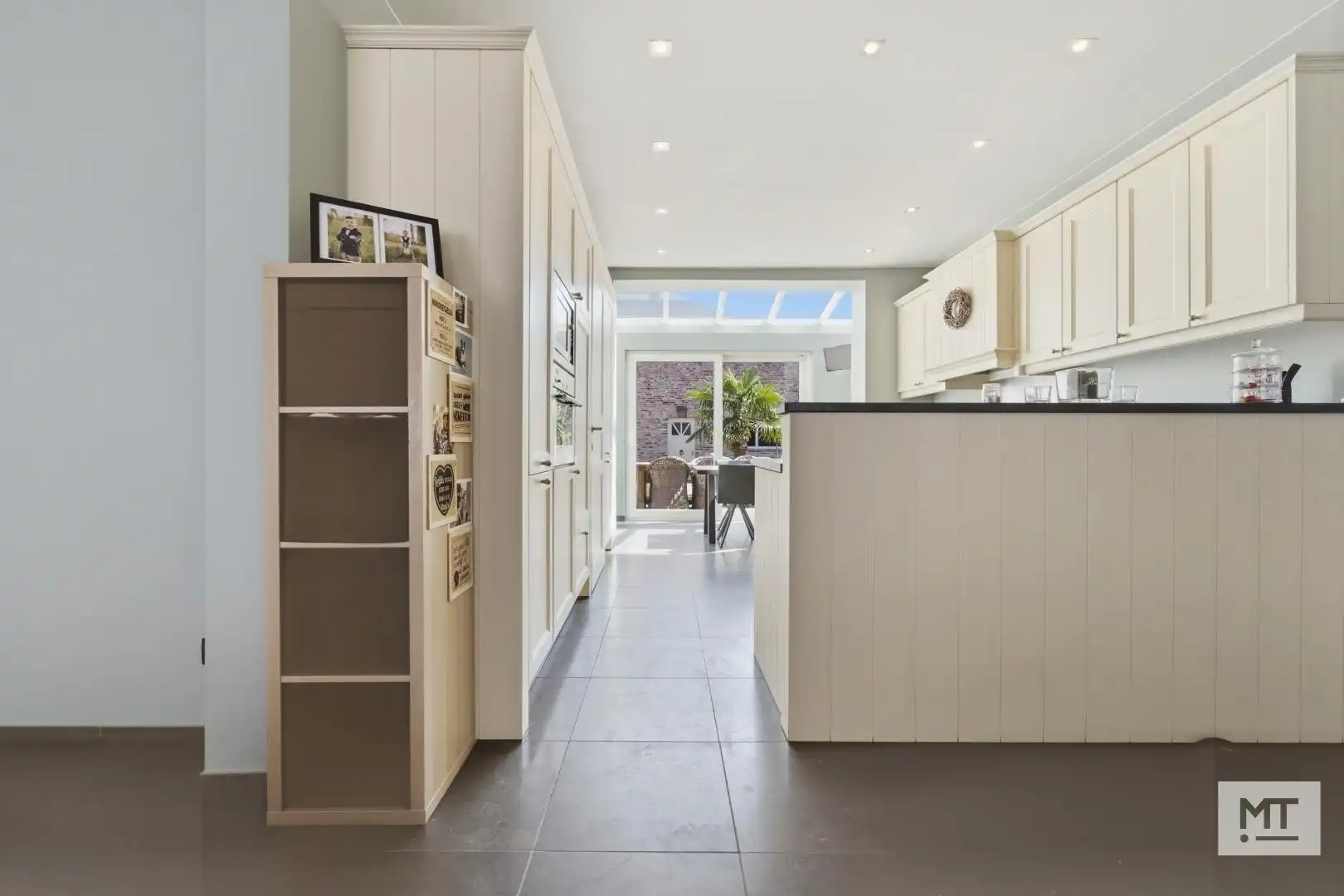 Ruime, instapklare woning met loods in het centrum van Wervik foto 12