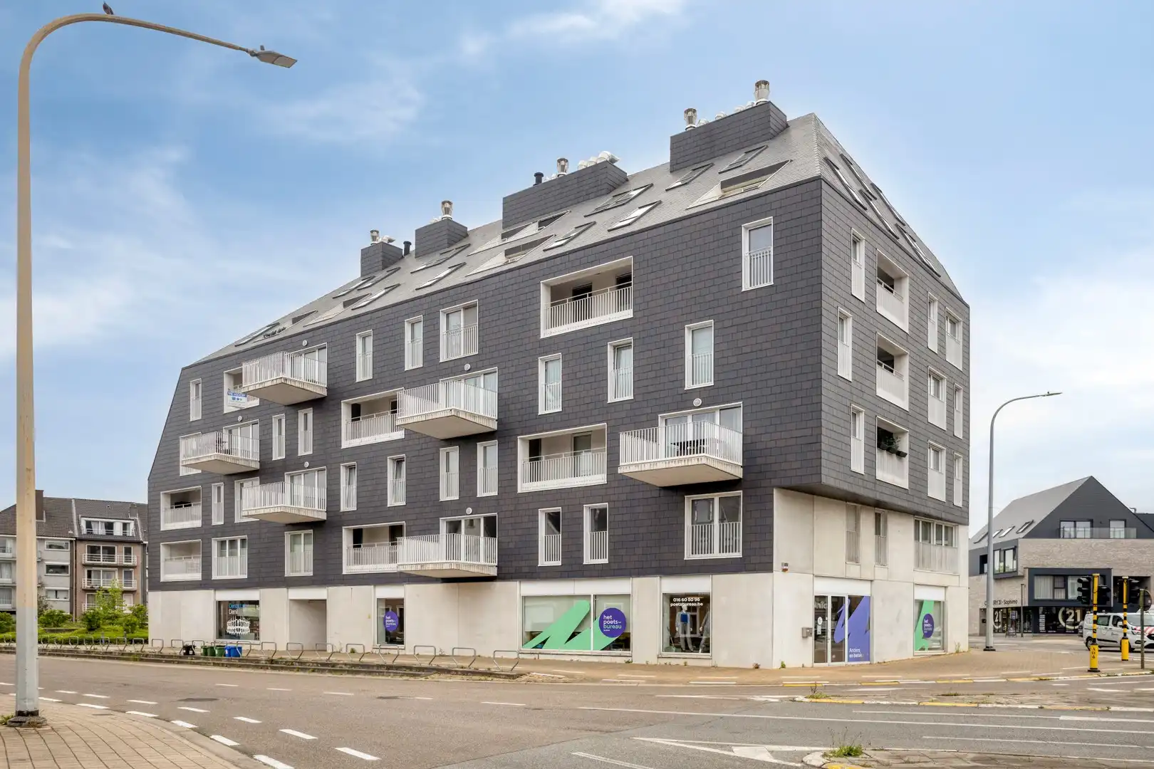 Lichtrijk appartement met parking foto 2