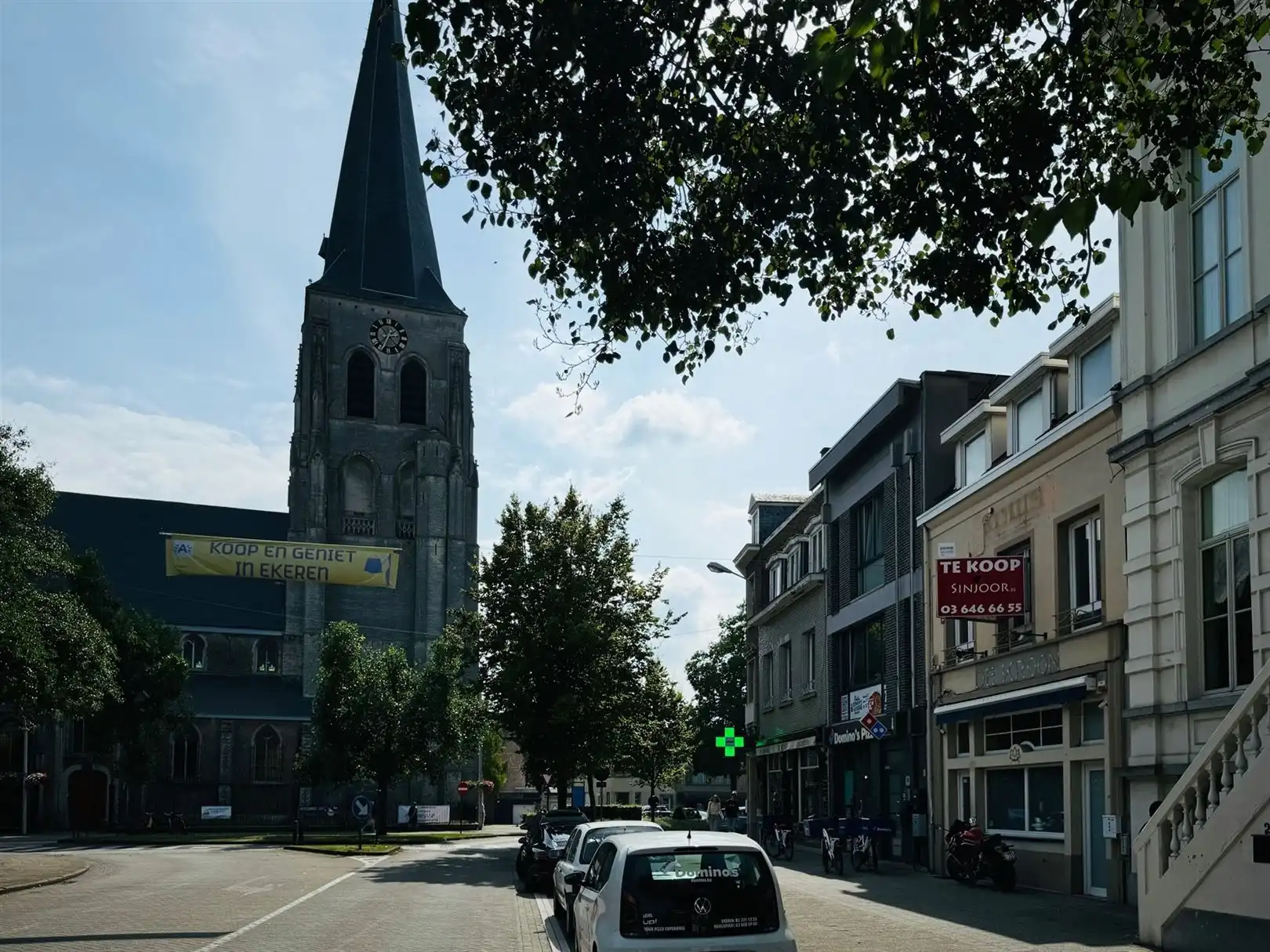 Polyvalent handelshuis met bovenwoonst aparte ingang en in 2 straten uitkomend. foto 20