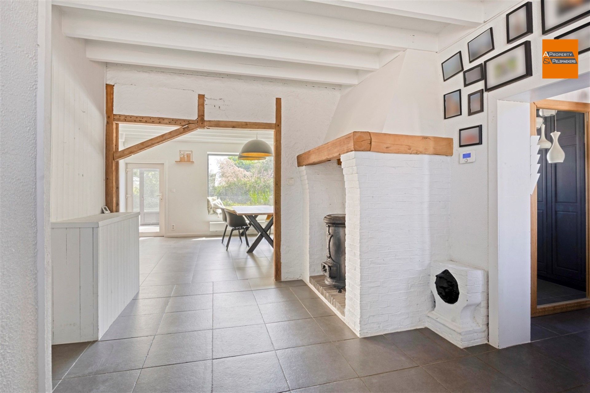 Eigendom met karakter en ruimte, 4 slaapkamers en  prachtige tuin foto 3