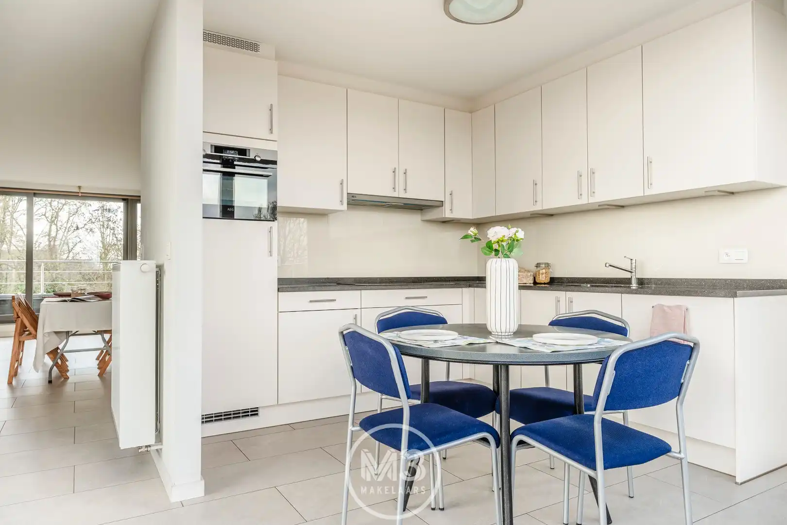 Ruim appartement met 2 slaapkamers, terrassen en garage in Blaasveld. foto 7