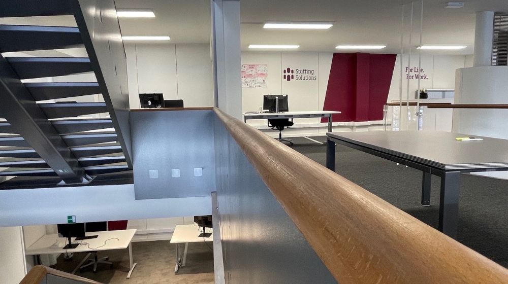 Instapklaar en polyvalent handelspand/kantoor te huur foto 12