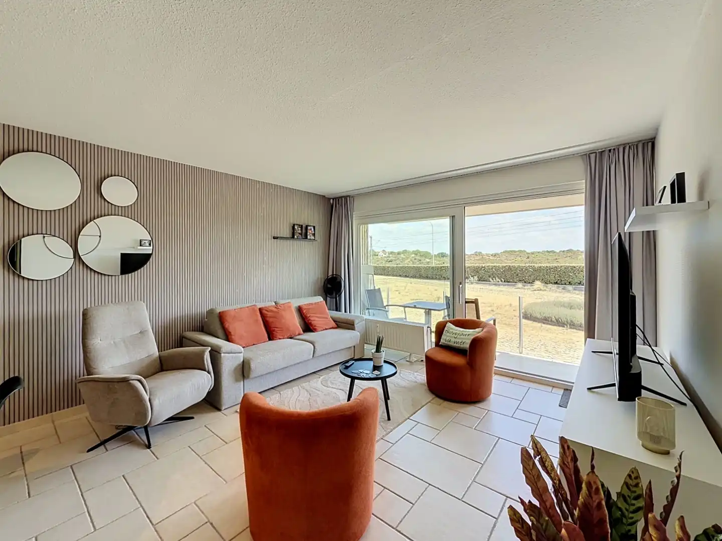 Gerenoveerd en zuid gericht éénslaapkamerappartement te Nieuwpoort-Bad foto {{pictureIndex}}