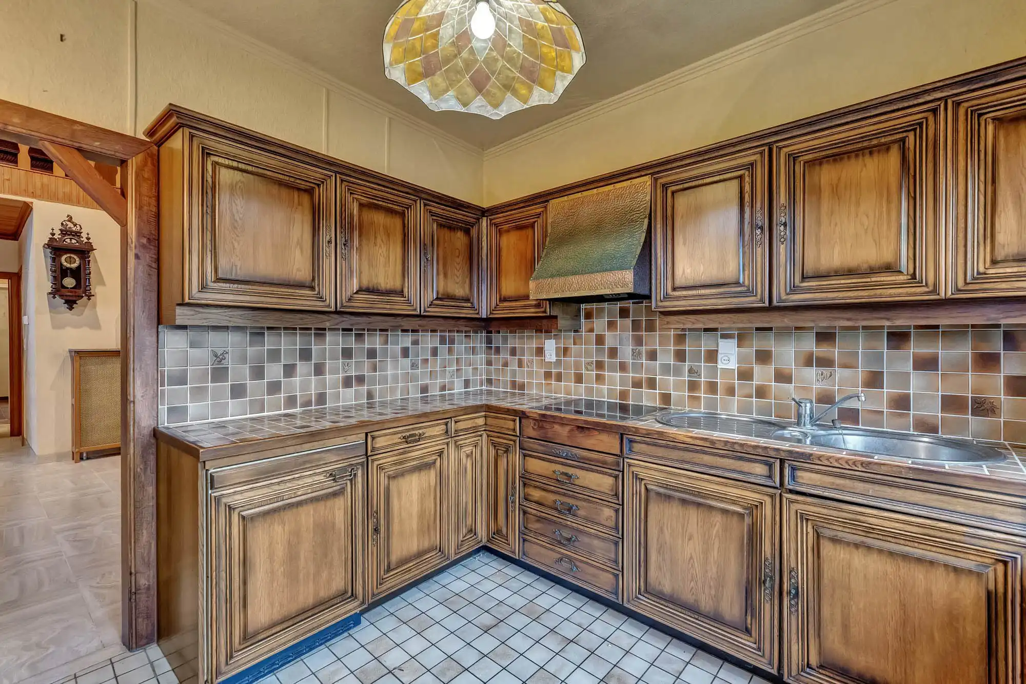 Te renoveren HOB met ruime garages en tuin foto 8