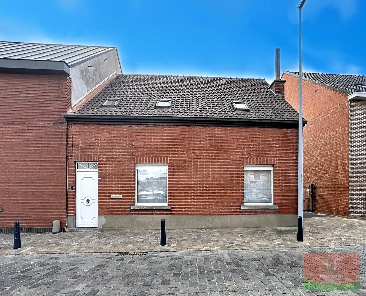Hoofdfoto van de publicatie: Halfopen bebouwing met 5 slaapkamers, ruime garage en grote tuin te Bavegem