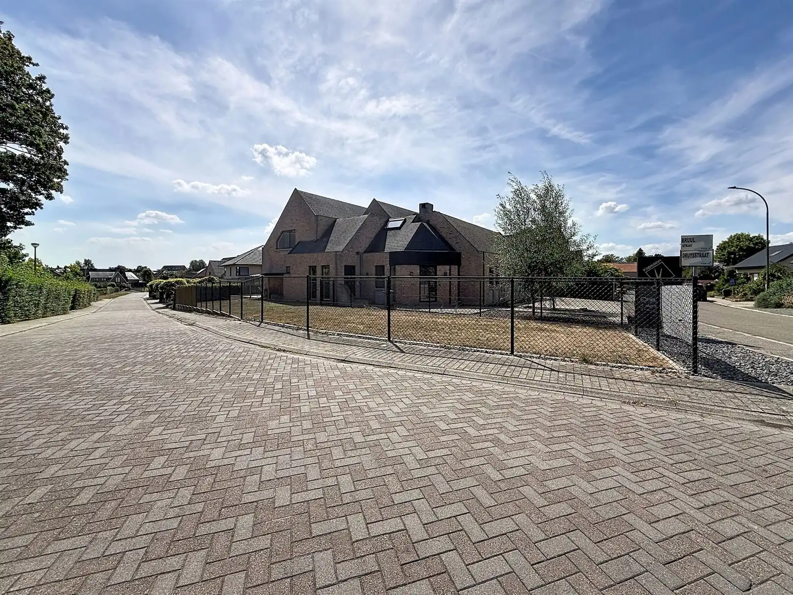 Huis met praktijkruimte, 4 slpks,  2 bdks, 10a 34ca foto 34