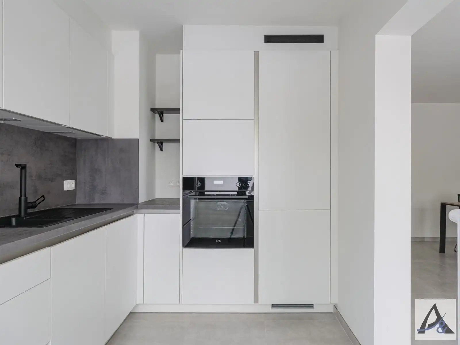 Instapklaar gelijkvloers appartement in hartje Bilzen met garage foto 13