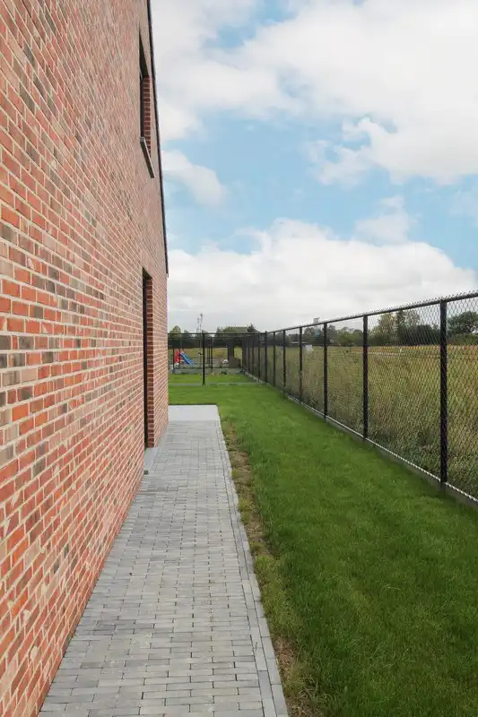 Afgewerkte halfopen nieuwbouwwoning te Roeselare foto 3