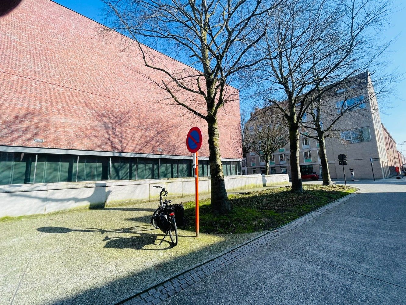 Brugge centrum, supergoede ligging, vlakbij de Vestingen en 't ZAND      LICHTRIJK WOONHUIS  met 3 SLAAPKAMERS EN KOER foto 13