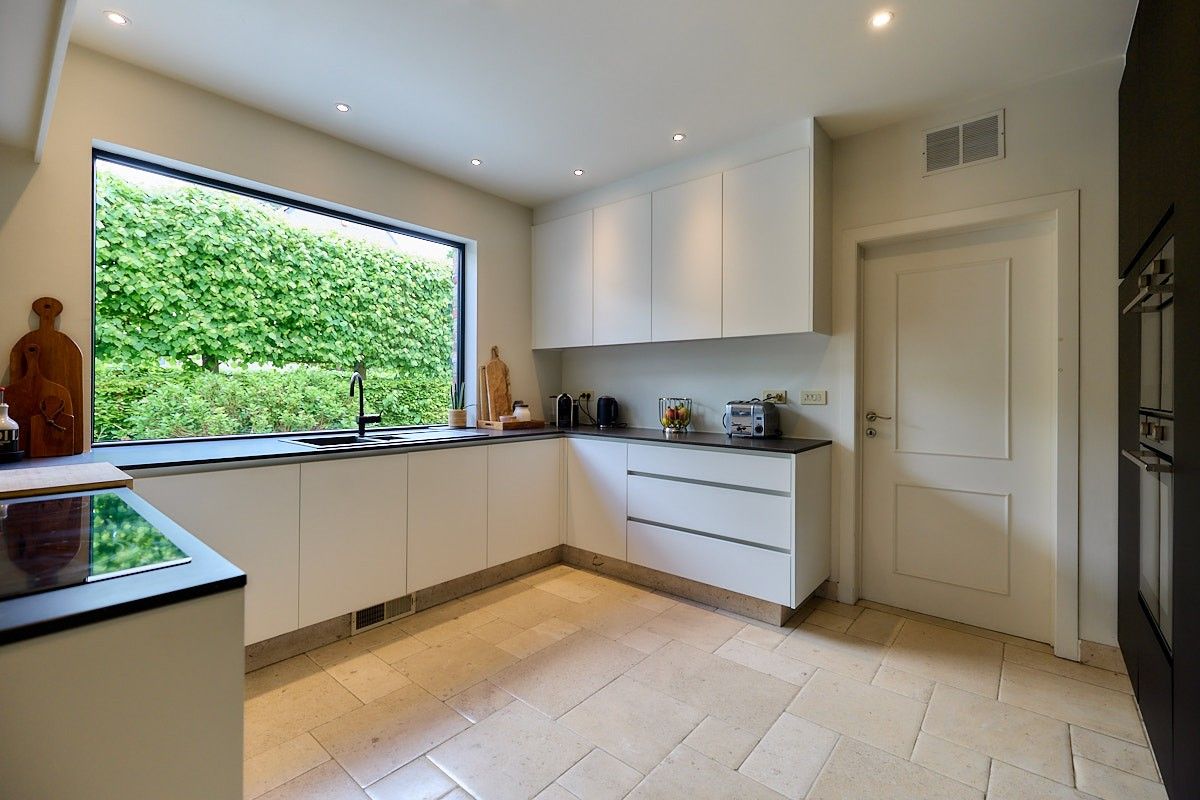 Hedendaags landelijk en rustig wonen in deze opmerkelijke villa met aangelegde tuin. foto 10