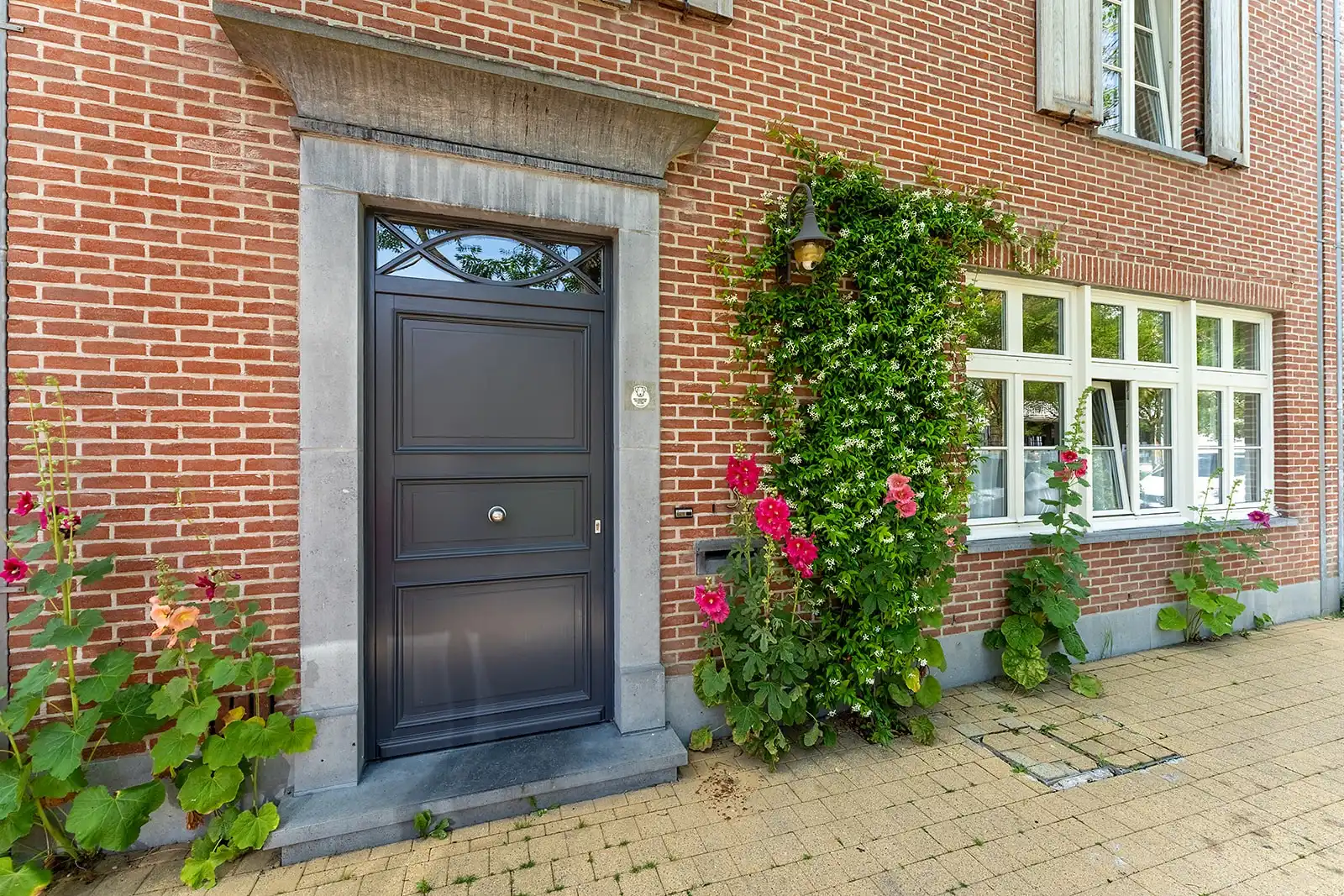 Zeer ruime gezinswoning met garage en tuin in Heulebrug foto 2