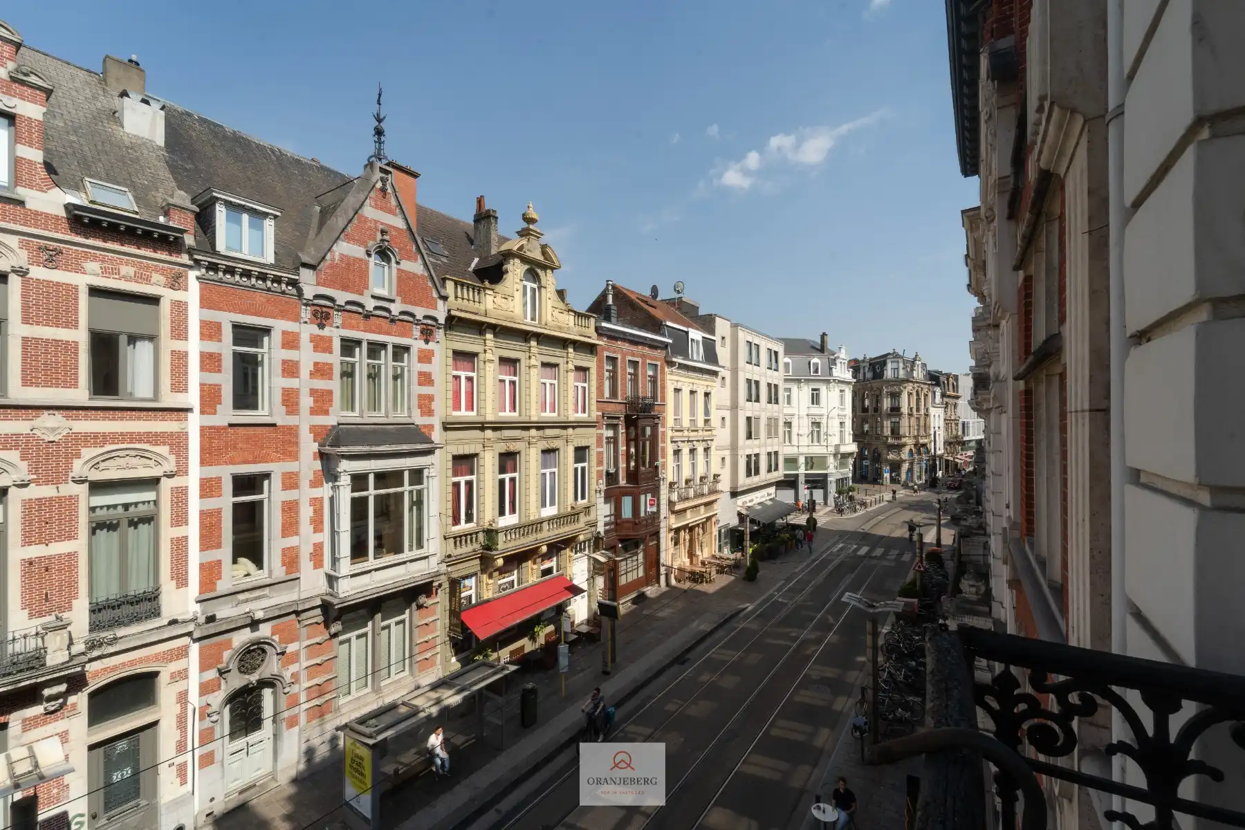 Charmant appartement in hartje stad met balkon foto 19