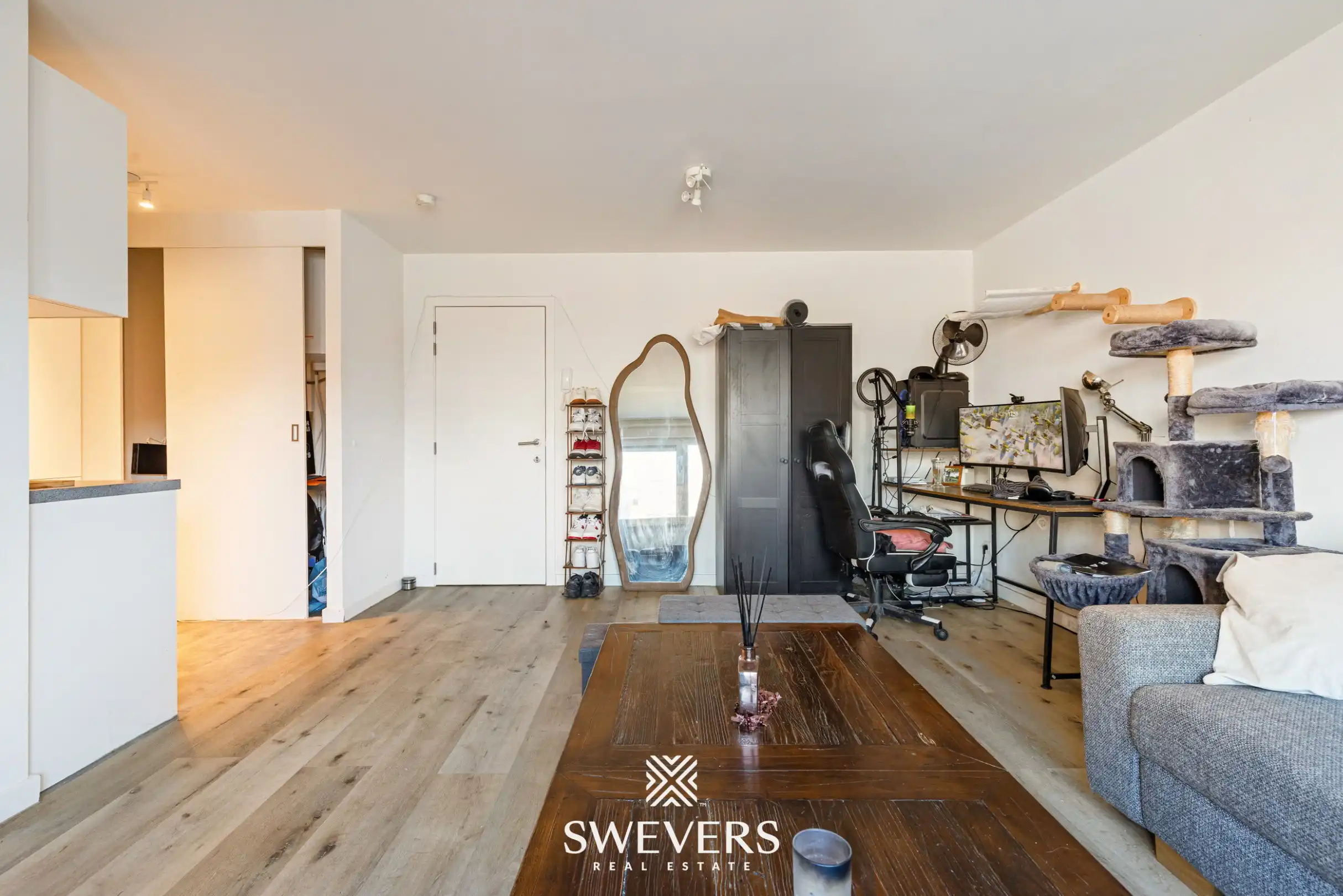 Uitstekend gelegen en volledig gerenoveerd appartement met staanplaats foto 7