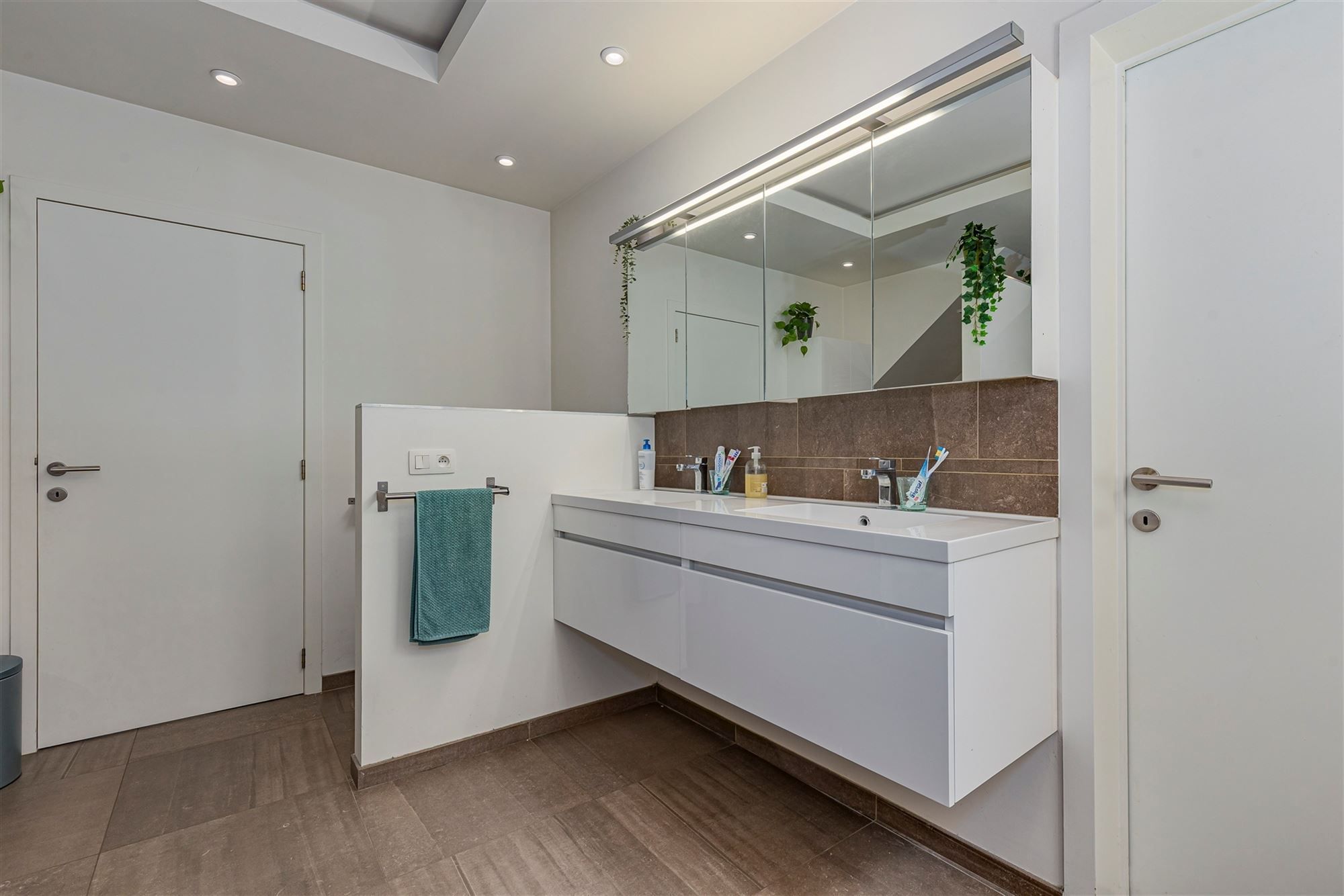 Uniek huis met winkel, atelier of bureel  foto 17