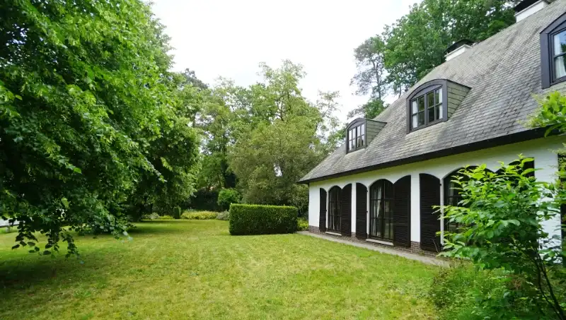 Stijlvolle villa van 275m² op 20 are met bureel, 4 slaapkamers, 2 bad-of douchekamers, dubbele garage foto 31