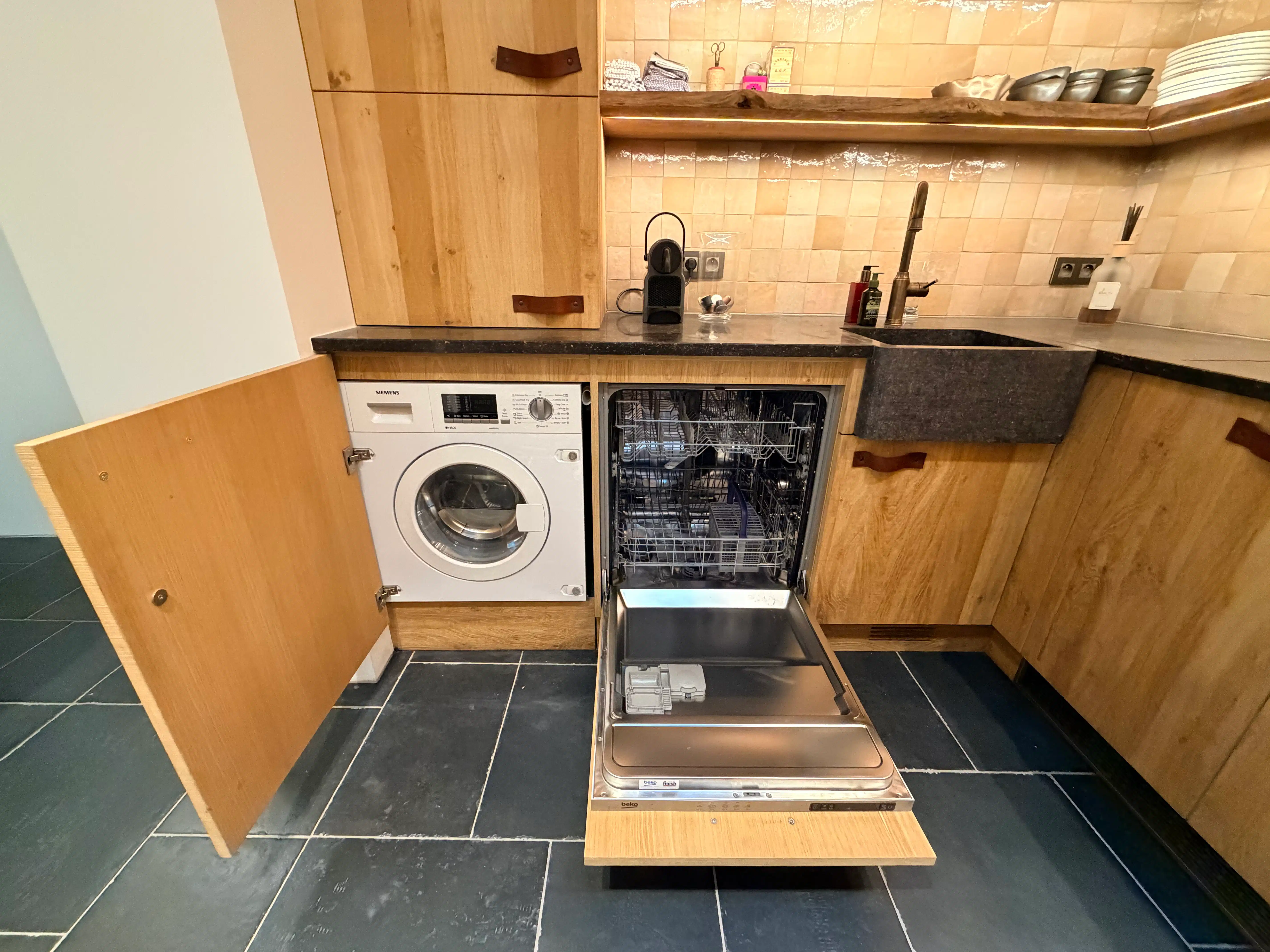 --- NIEUW --- Ideale cohousing woning: high-end gerenoveerde 2-slaapkamerwoning met elk een eigen douche in centrum Gent! foto 22