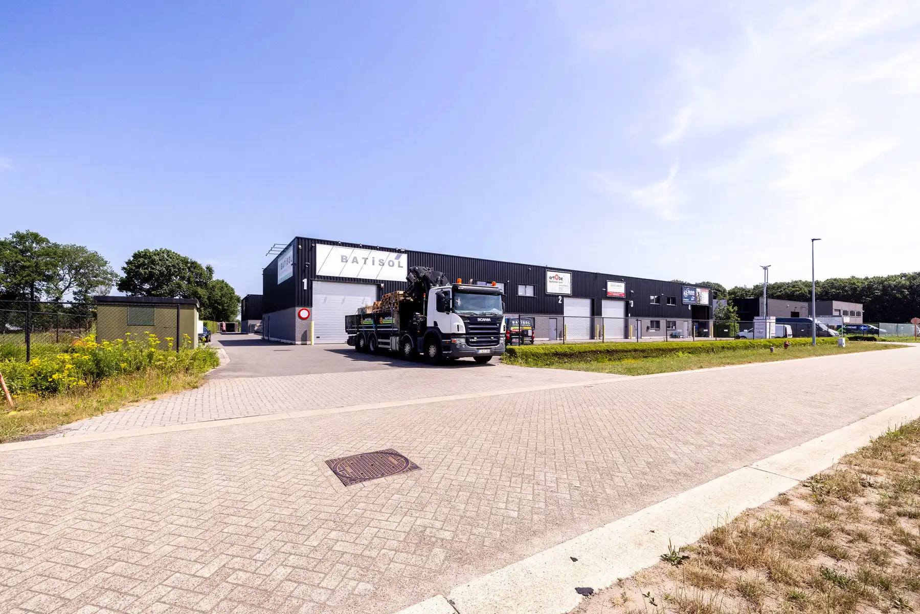 KMO unit met woonst en parkeerplaatsen foto 21