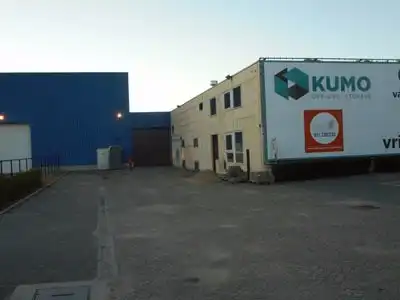 Groot magazijn/garage/opslagruimte foto 2