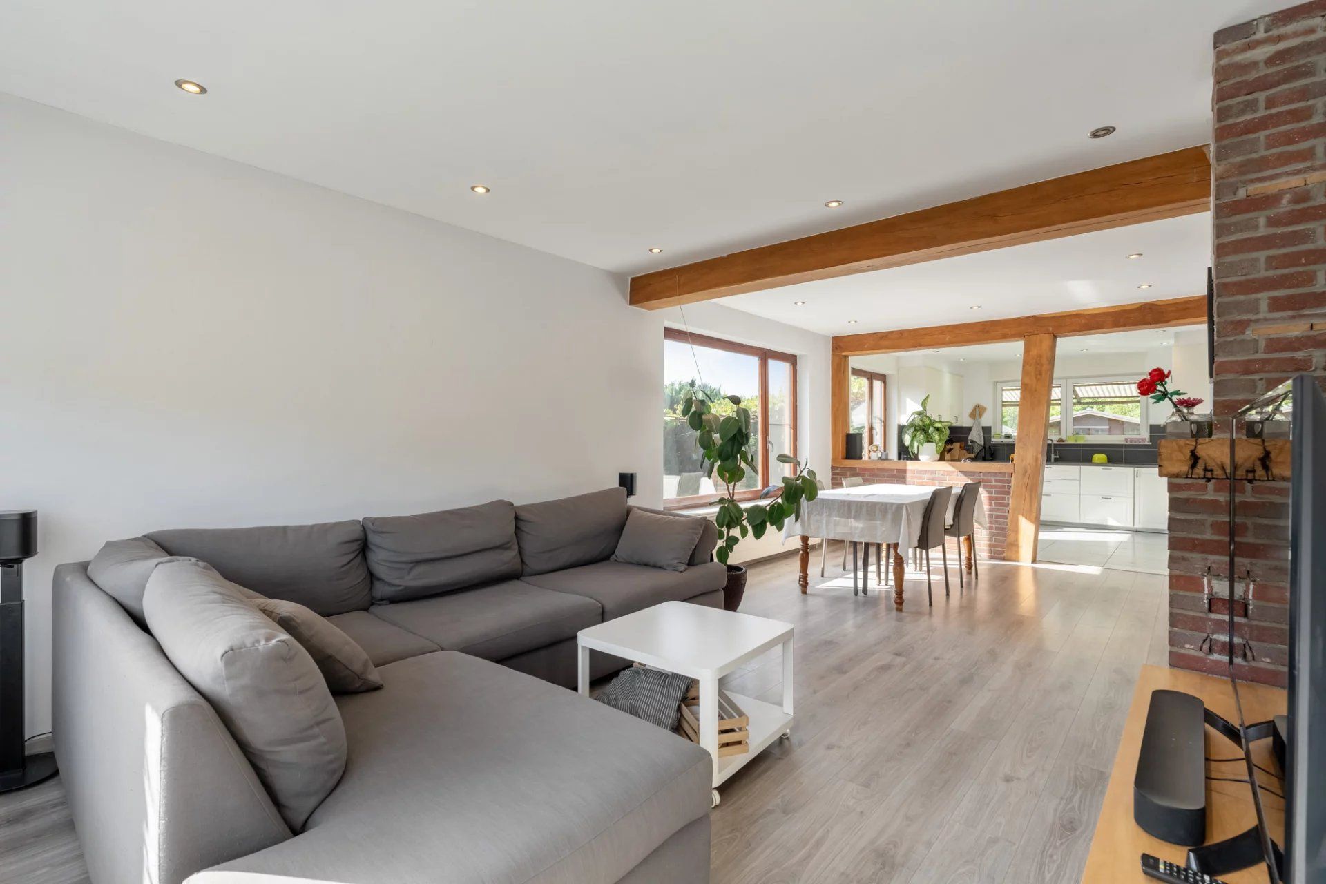 Vrijstaande, instapklare woning in Lillo mét zonnepanelen en laadpaal! foto 4