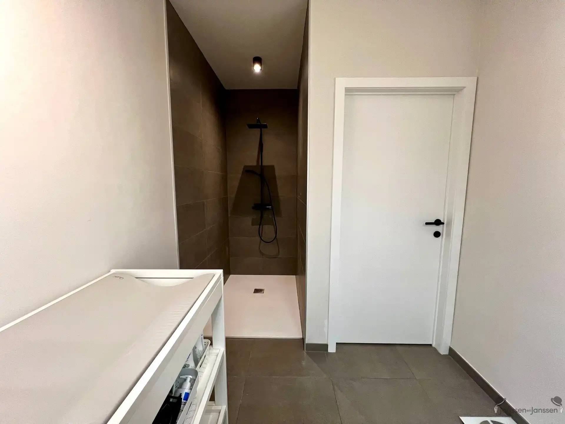 Nieuwbouw appartement glkvlrs met tuin, carport en buitenberging foto 11