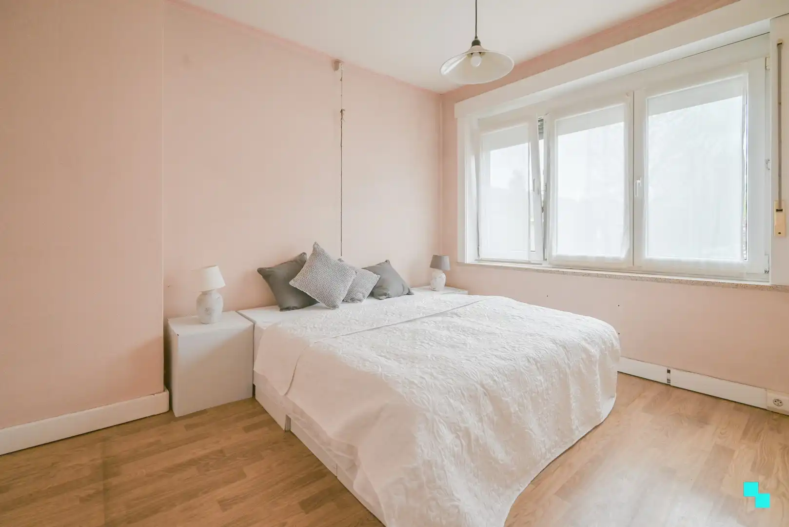 Halfopen bebouwing met garage nabij centrum Izegem foto 21