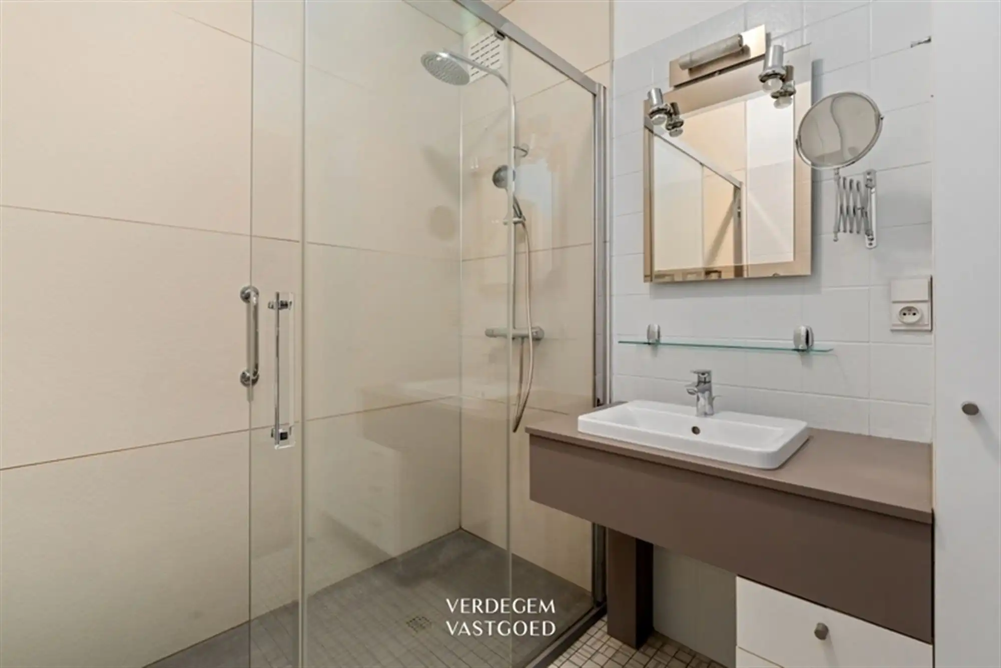 Wonen aan het water: ruim appartement met 2 slaapkamers, 2 terrassen en autostaanplaats foto 11