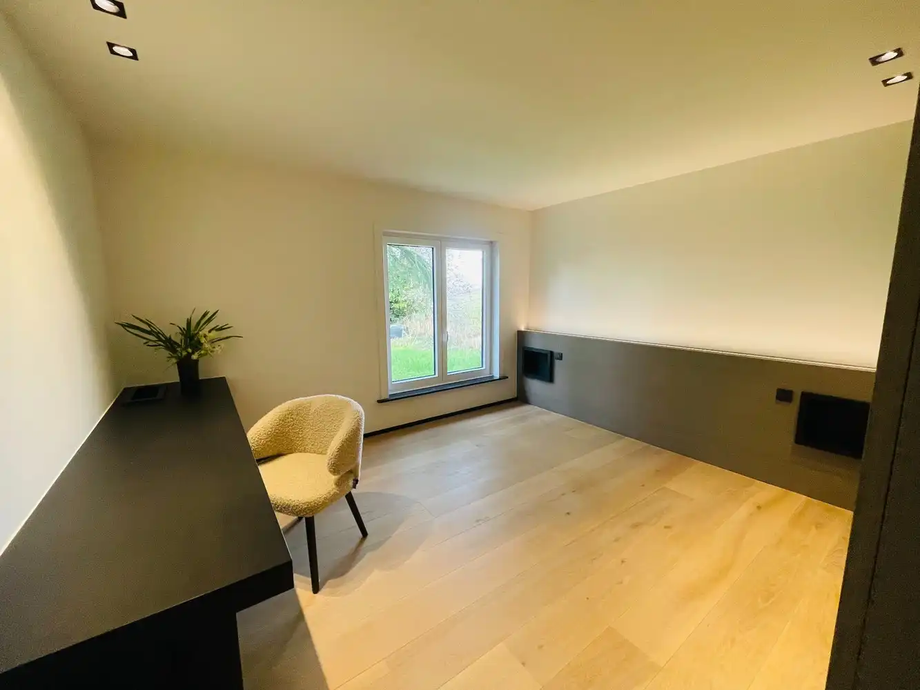 Damme, vlakbij Moerkerke Tot in de puntjes LUXUEUS  gerenoveerde ENERGIEZUINIGE open bebouwing , alles op het gelijkvloers foto 10