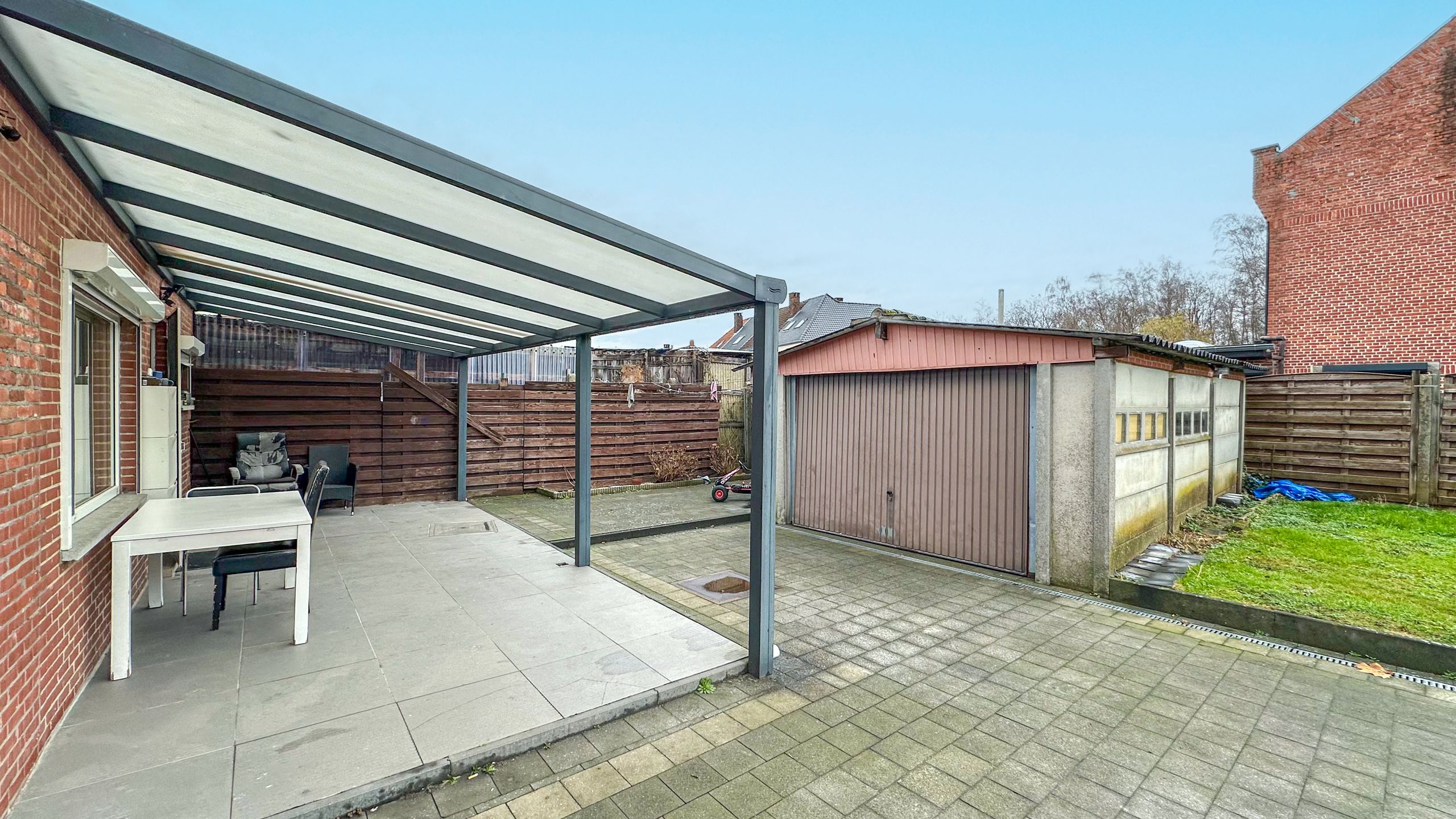 Vernieuwde ruime woning met 4slpks en terras te Beringen! foto 30