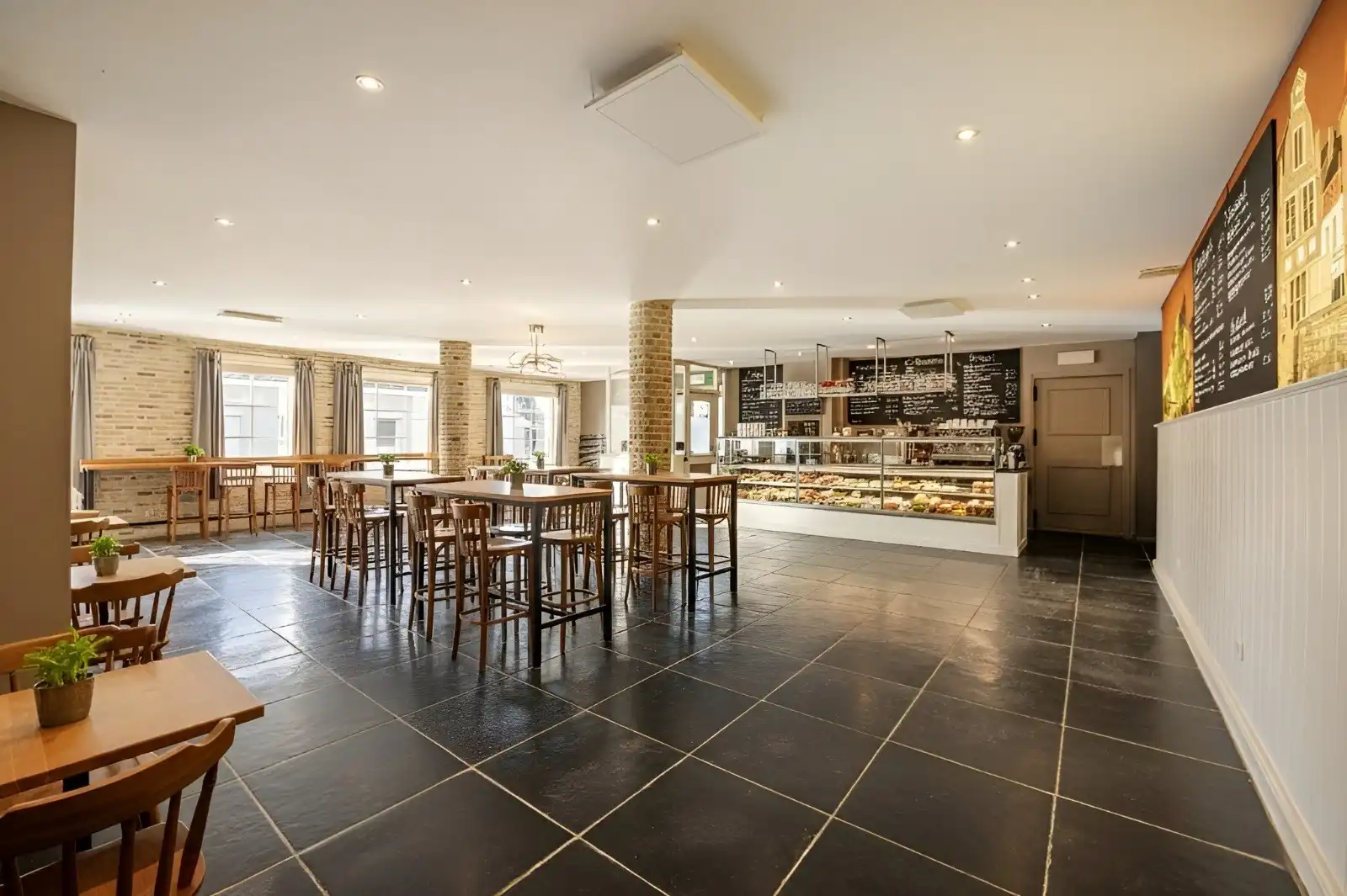 INSTAPKLAAR HANDELSHUIS (2009) OP GUNSTIGE LOCATIE!!!  foto 8