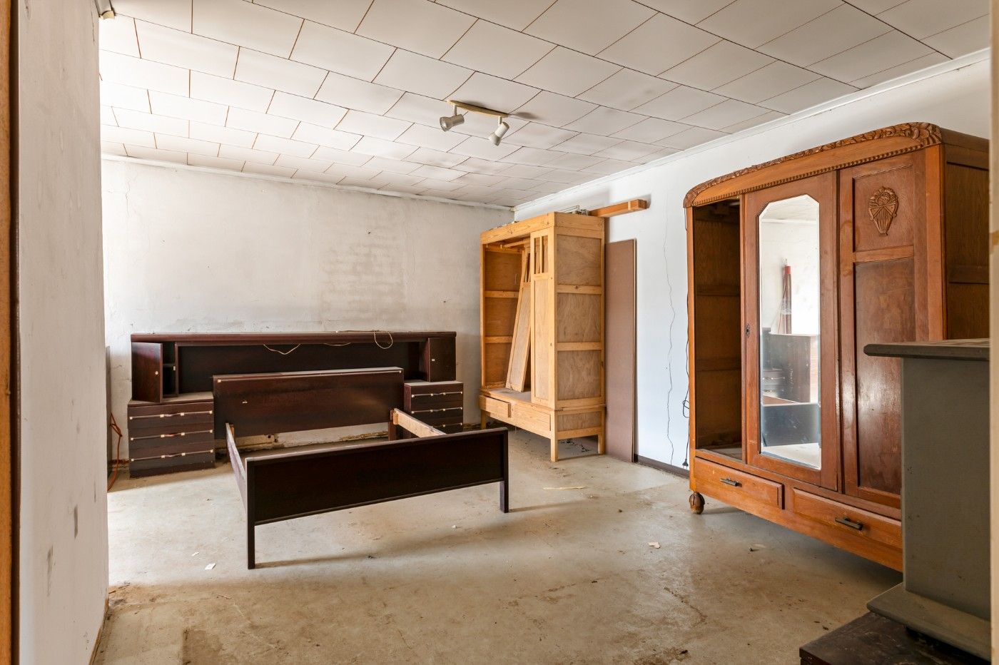 Te renoveren woning met 2 slpk., garage en grote tuin foto 12