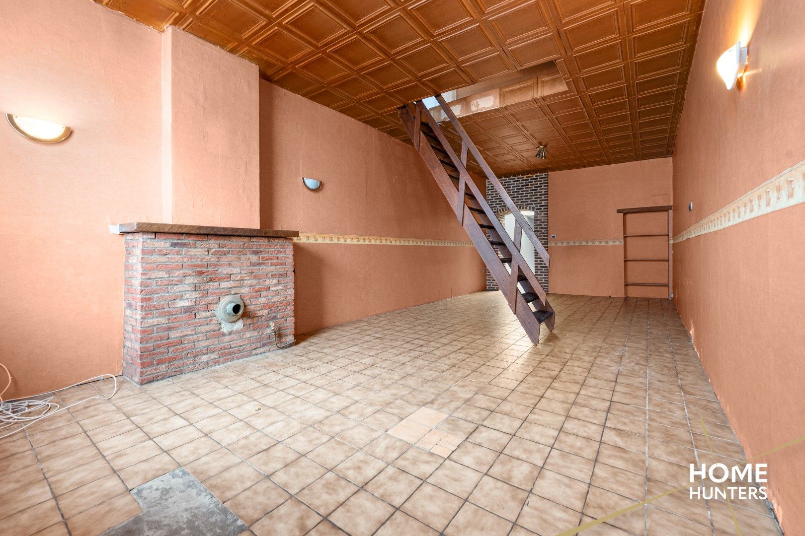 Charmante te renoveren rijwoning met 3 slaapkamers en diepe tuin op centrale ligging in Menen foto 6