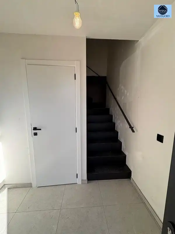  HALFOPEN NIEUWBOUWWONING MET 3 SLAAPKAMERS EN TUIN foto 15